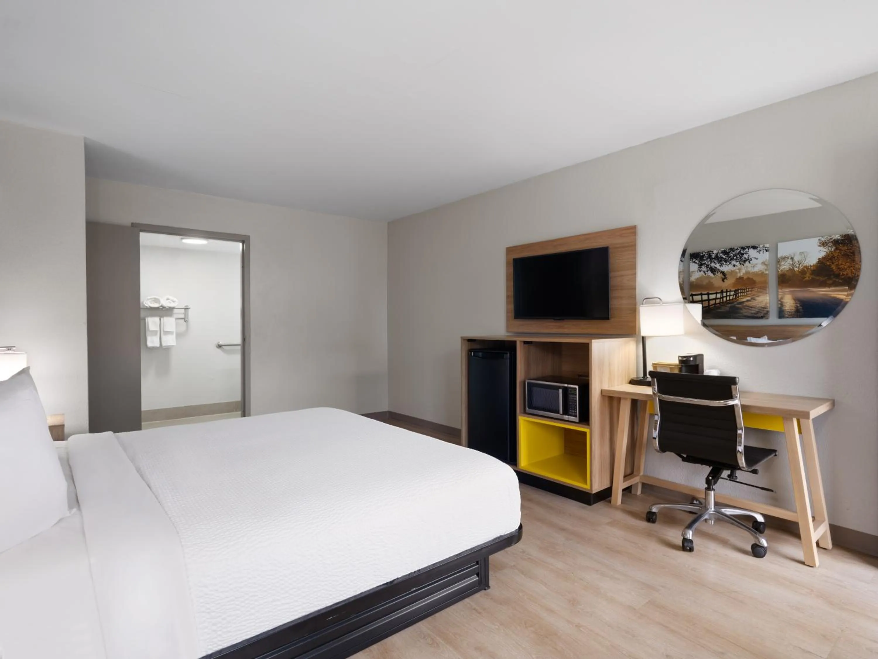 Bed in Days-Inn by Wyndham Montgomery I-85