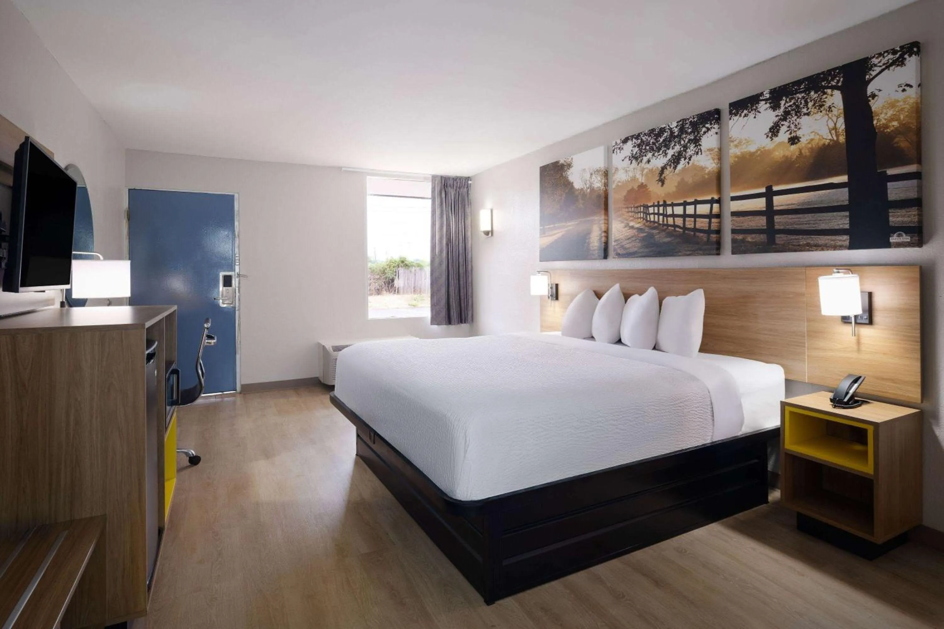 Bed in Days-Inn by Wyndham Montgomery I-85