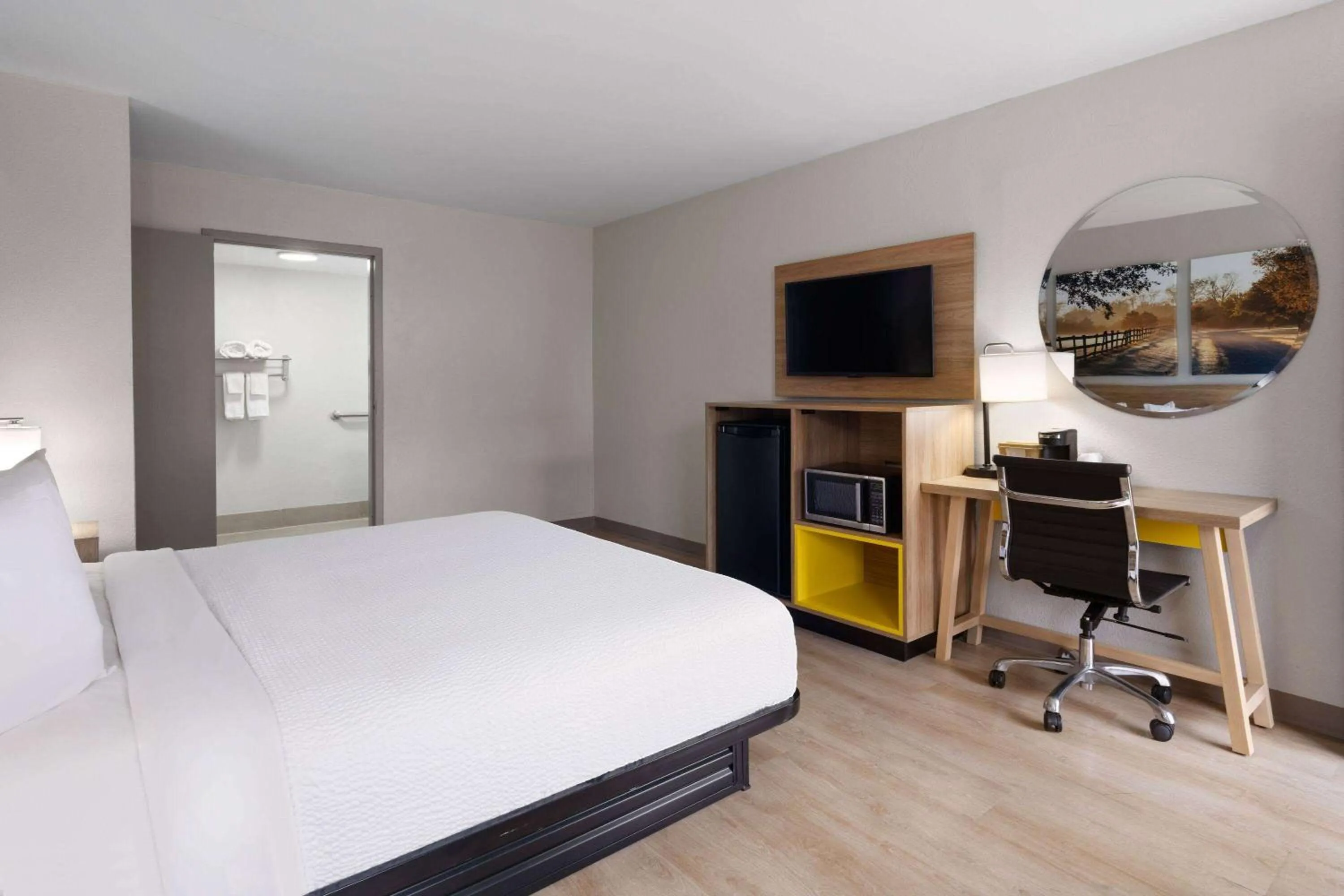 TV and multimedia, Bed in Days-Inn by Wyndham Montgomery I-85