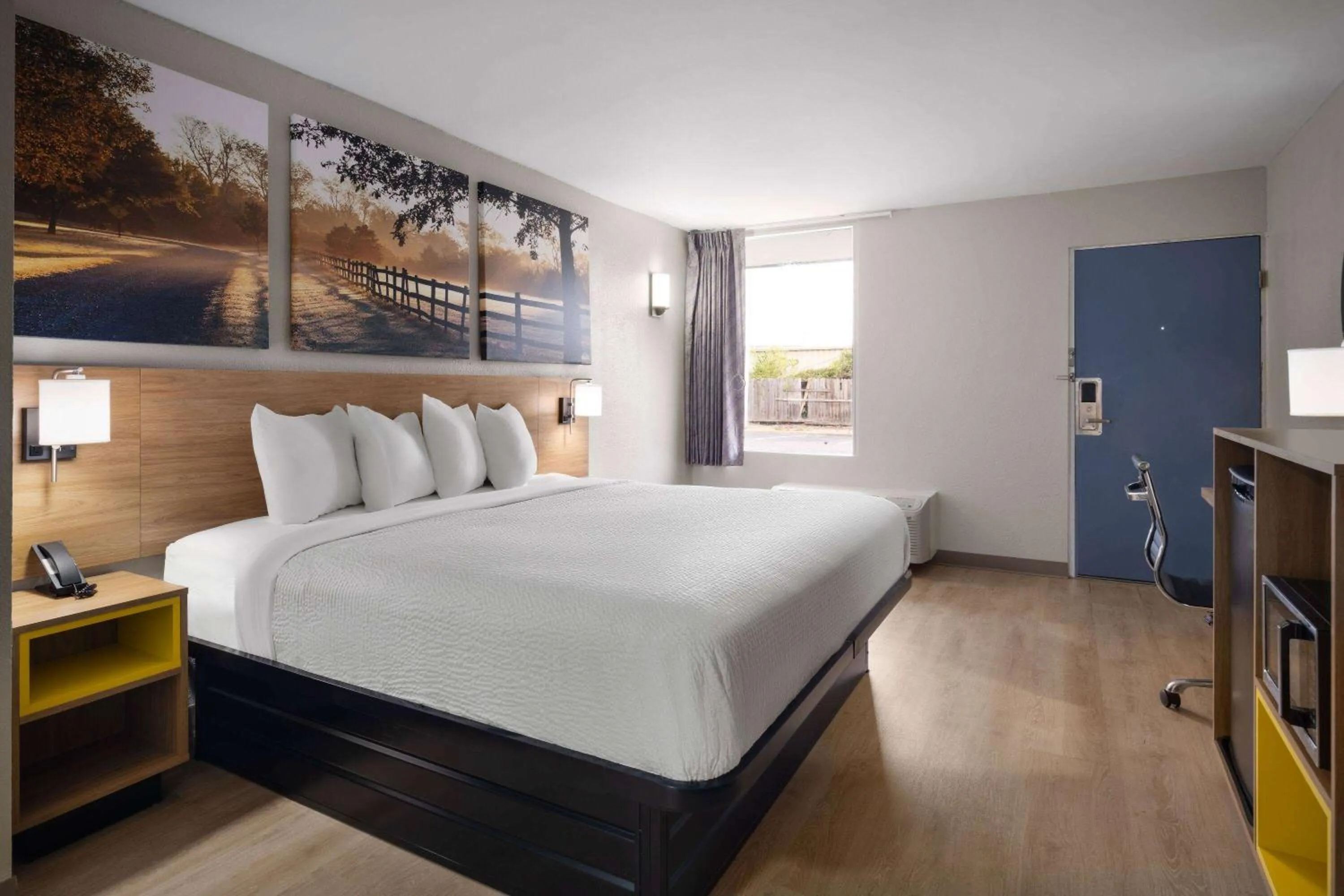 Bed in Days-Inn by Wyndham Montgomery I-85