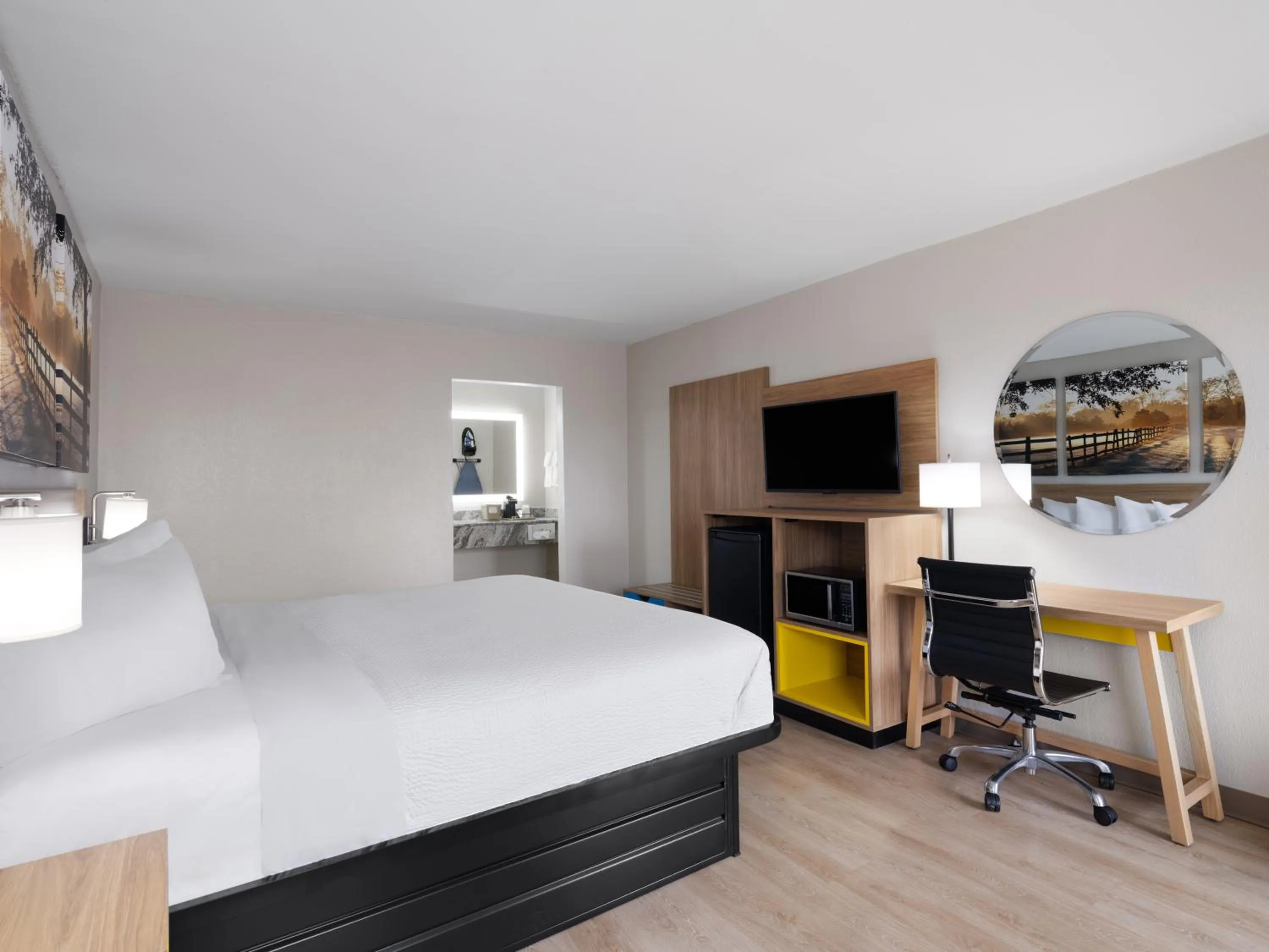 Bed in Days-Inn by Wyndham Montgomery I-85