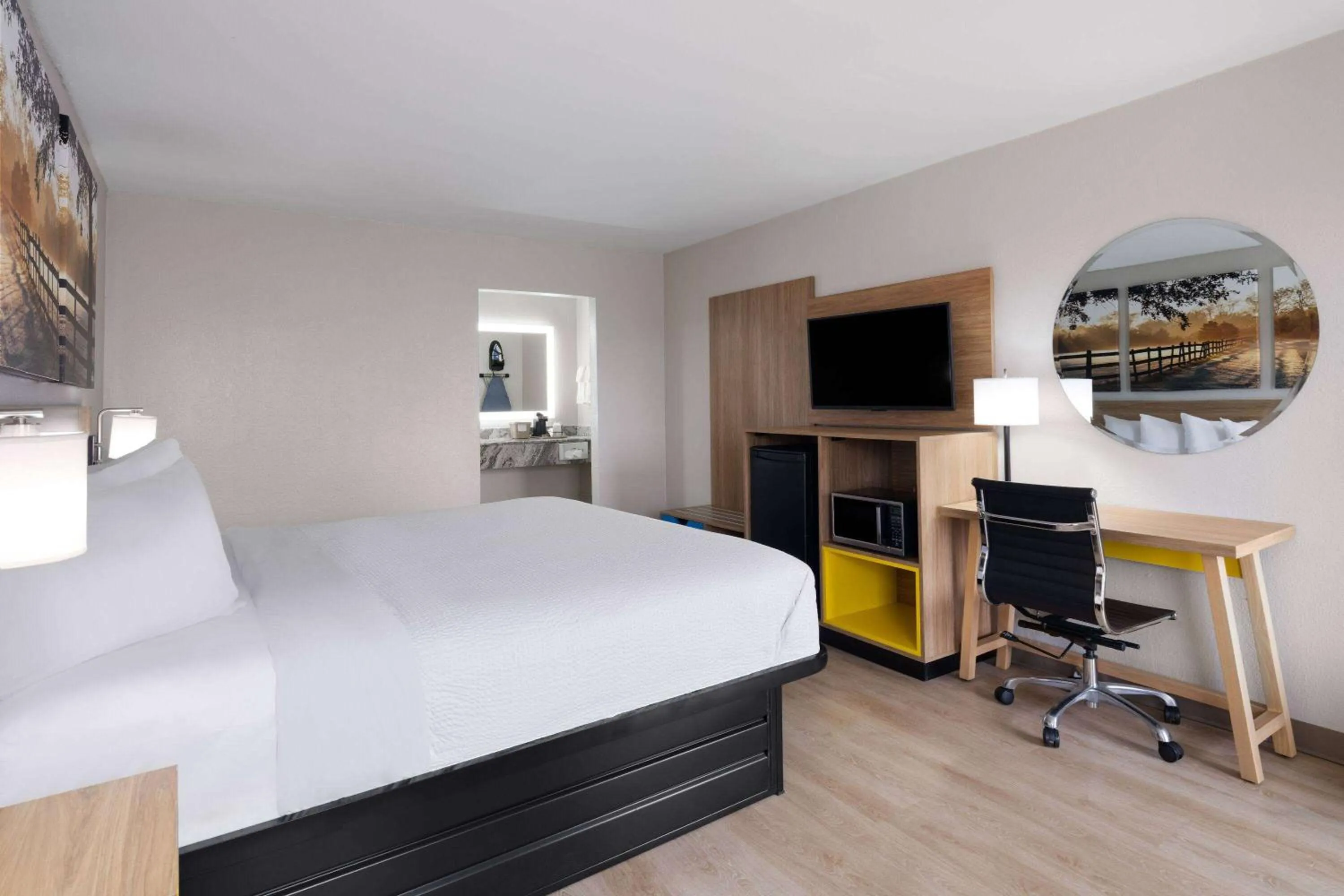 Bed in Days-Inn by Wyndham Montgomery I-85