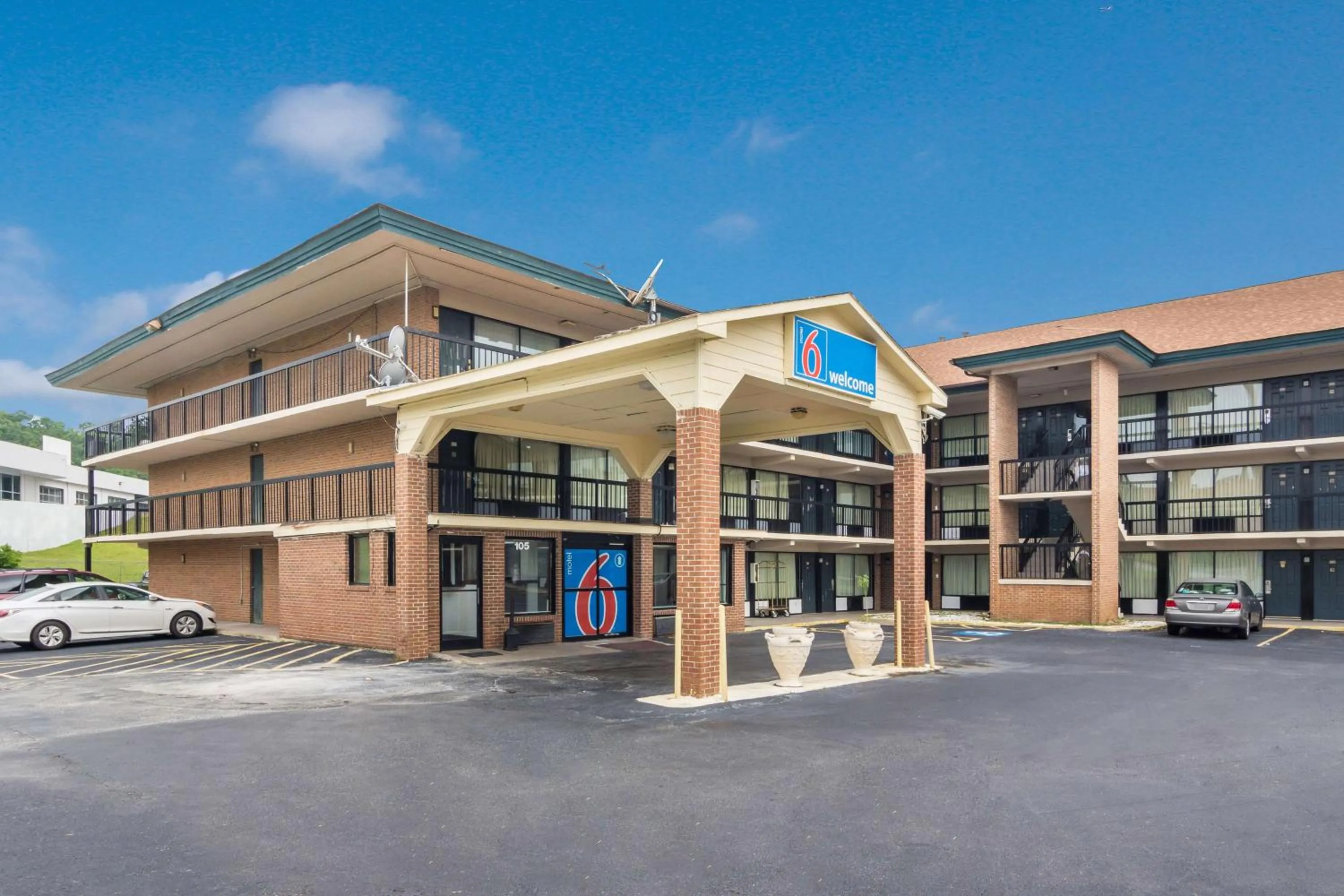 Property building in Motel 6-Macon, GA