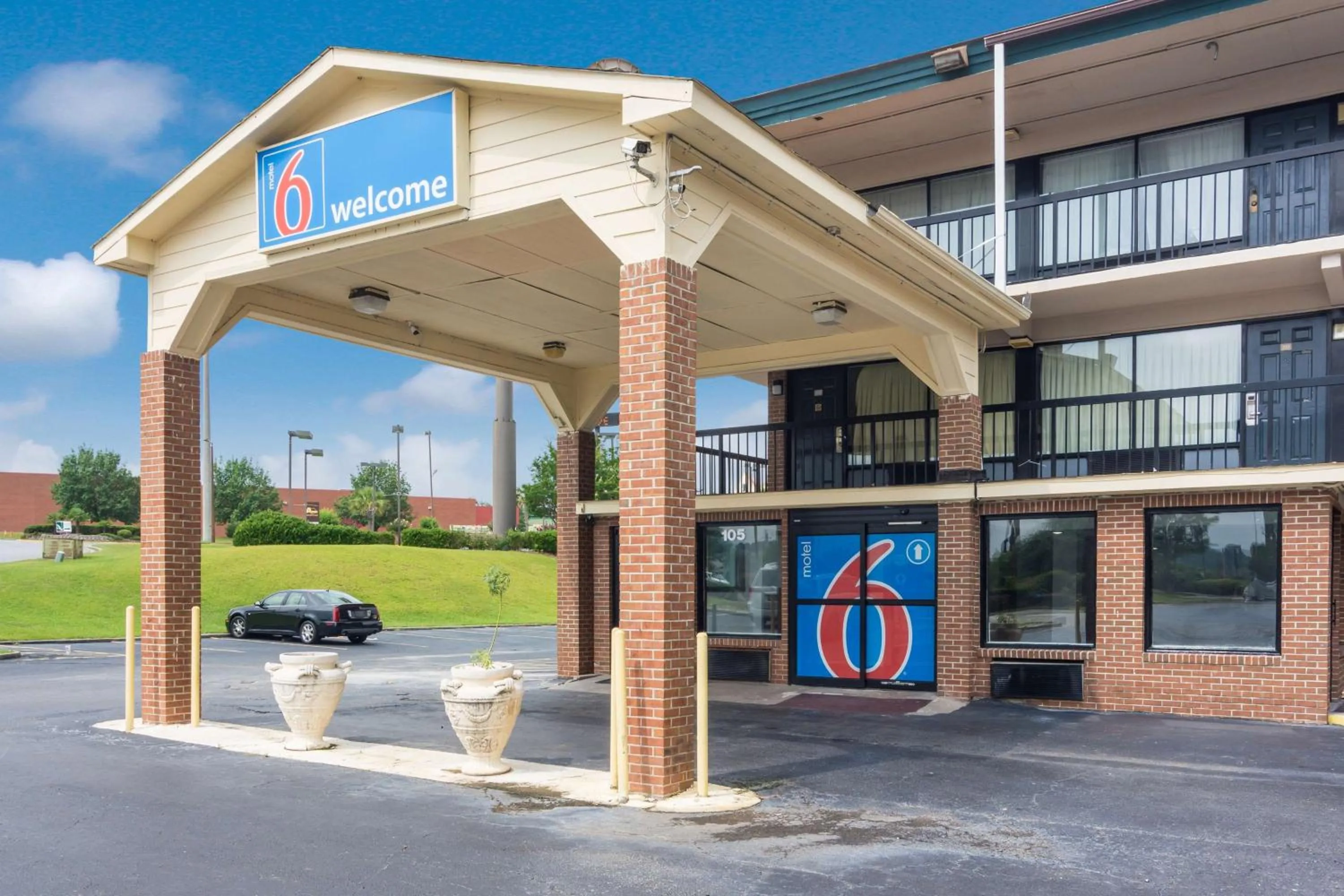 Property building in Motel 6-Macon, GA