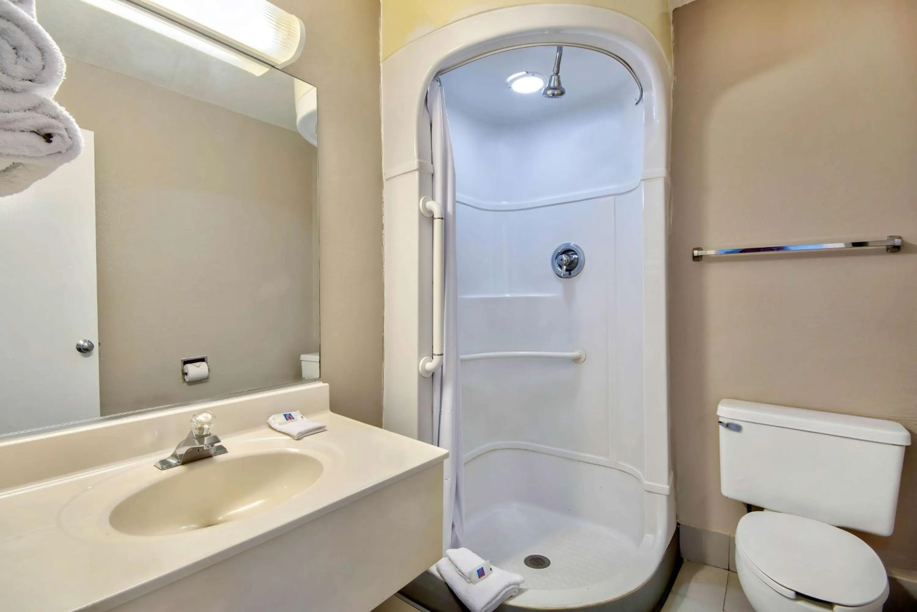 Bathroom in Motel 6 Jonesboro