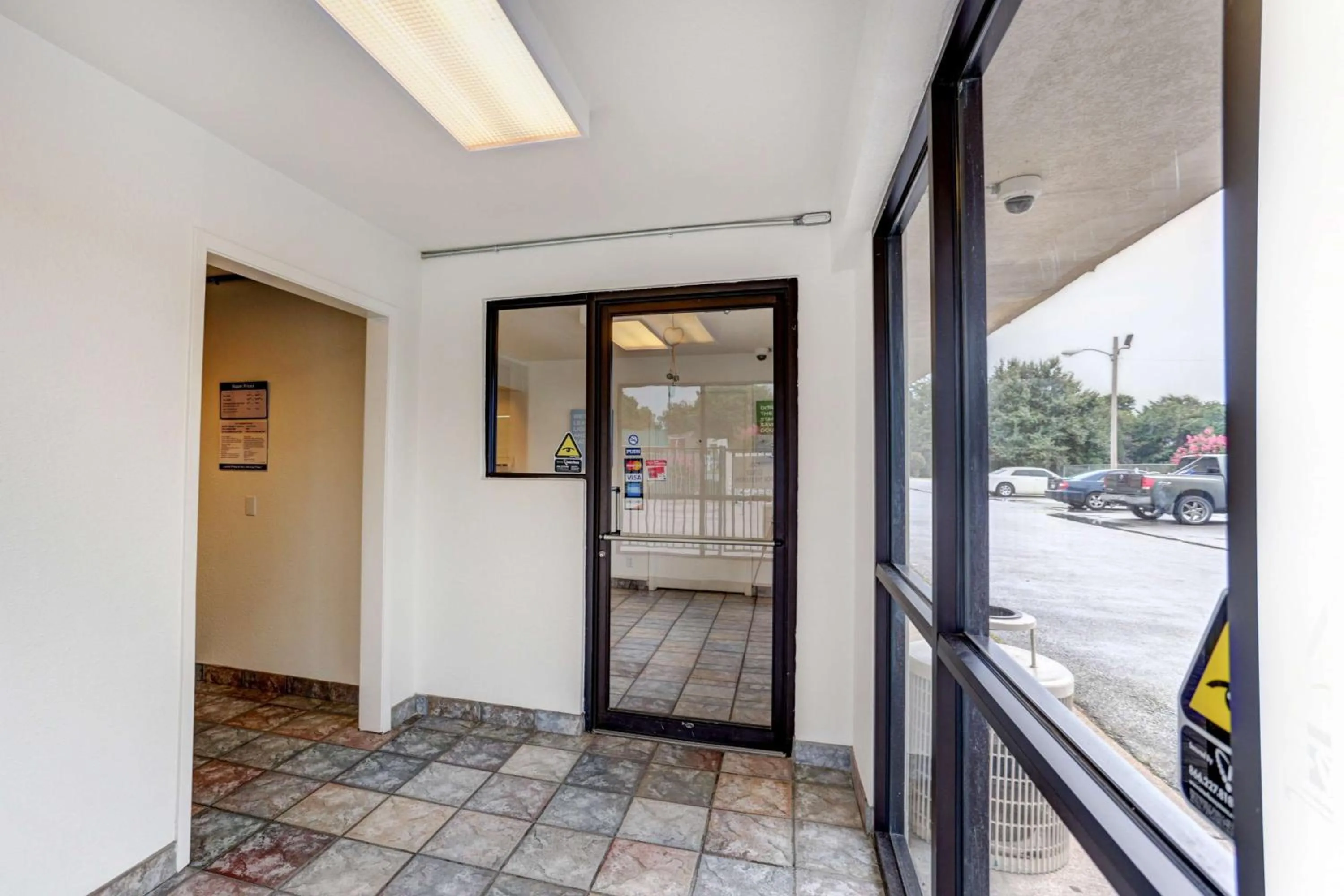 Lobby or reception in Motel 6 Jonesboro