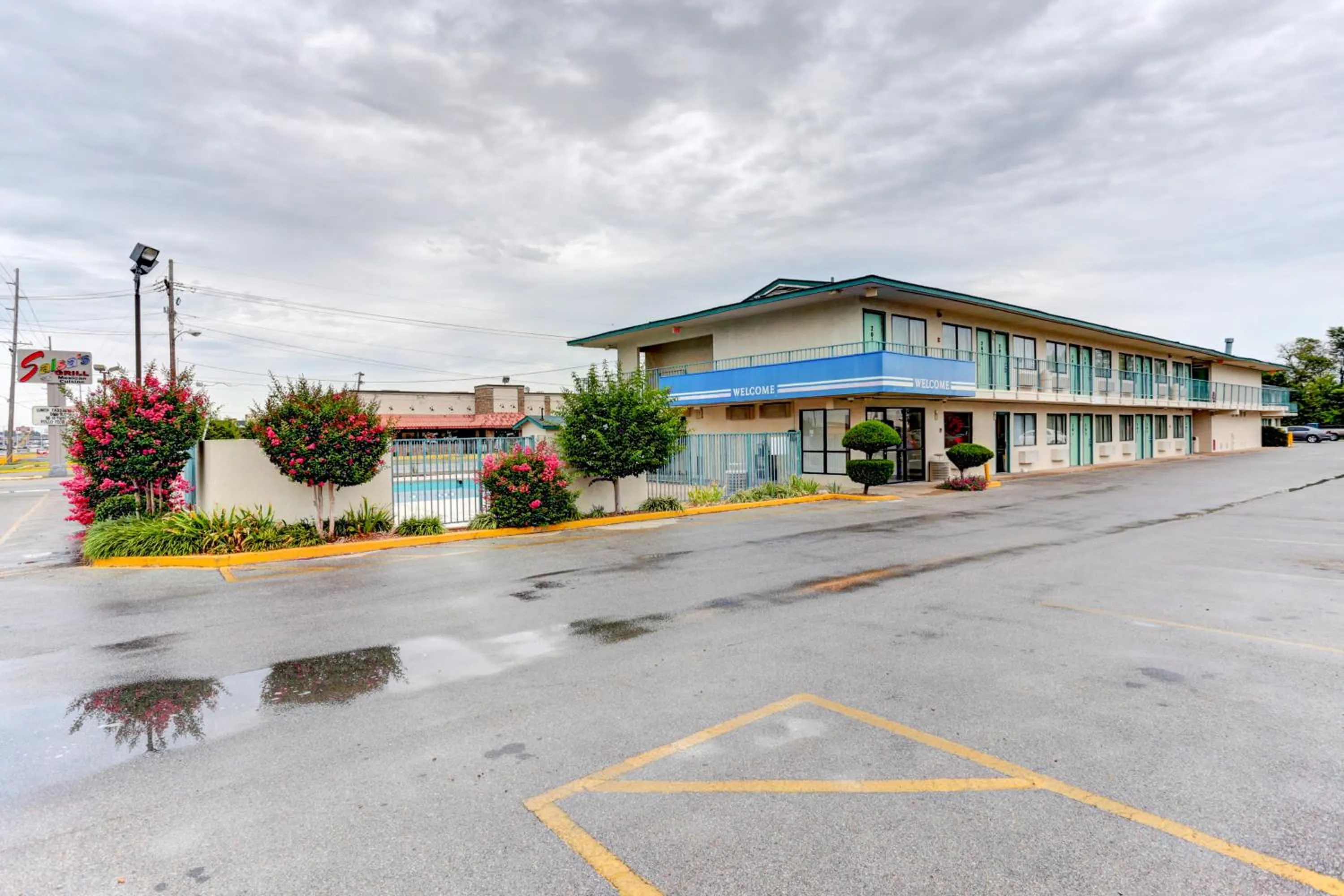 Facade/entrance in Motel 6 Jonesboro