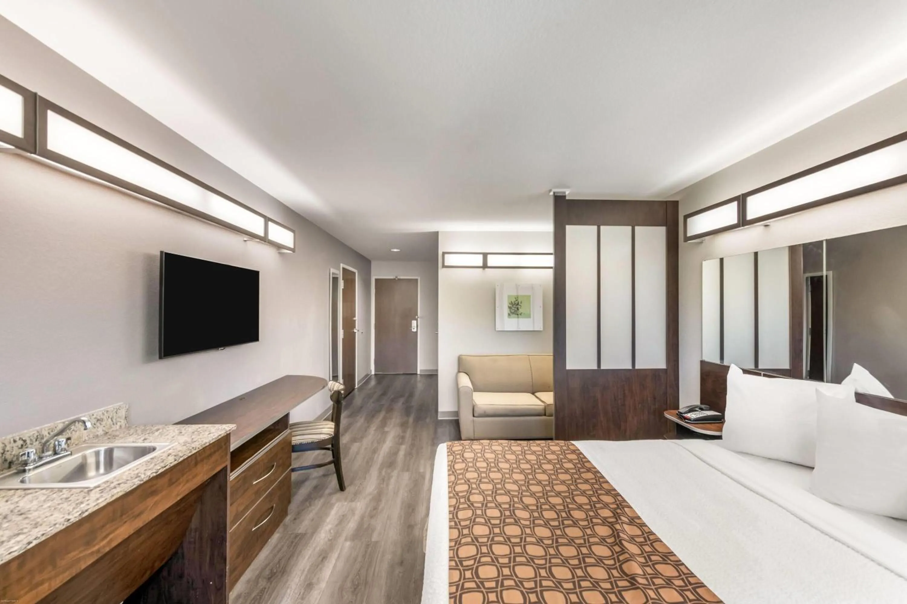 Photo of the whole room, Bed in Microtel Inn & Suites by Wyndham Pearl River/Slidell