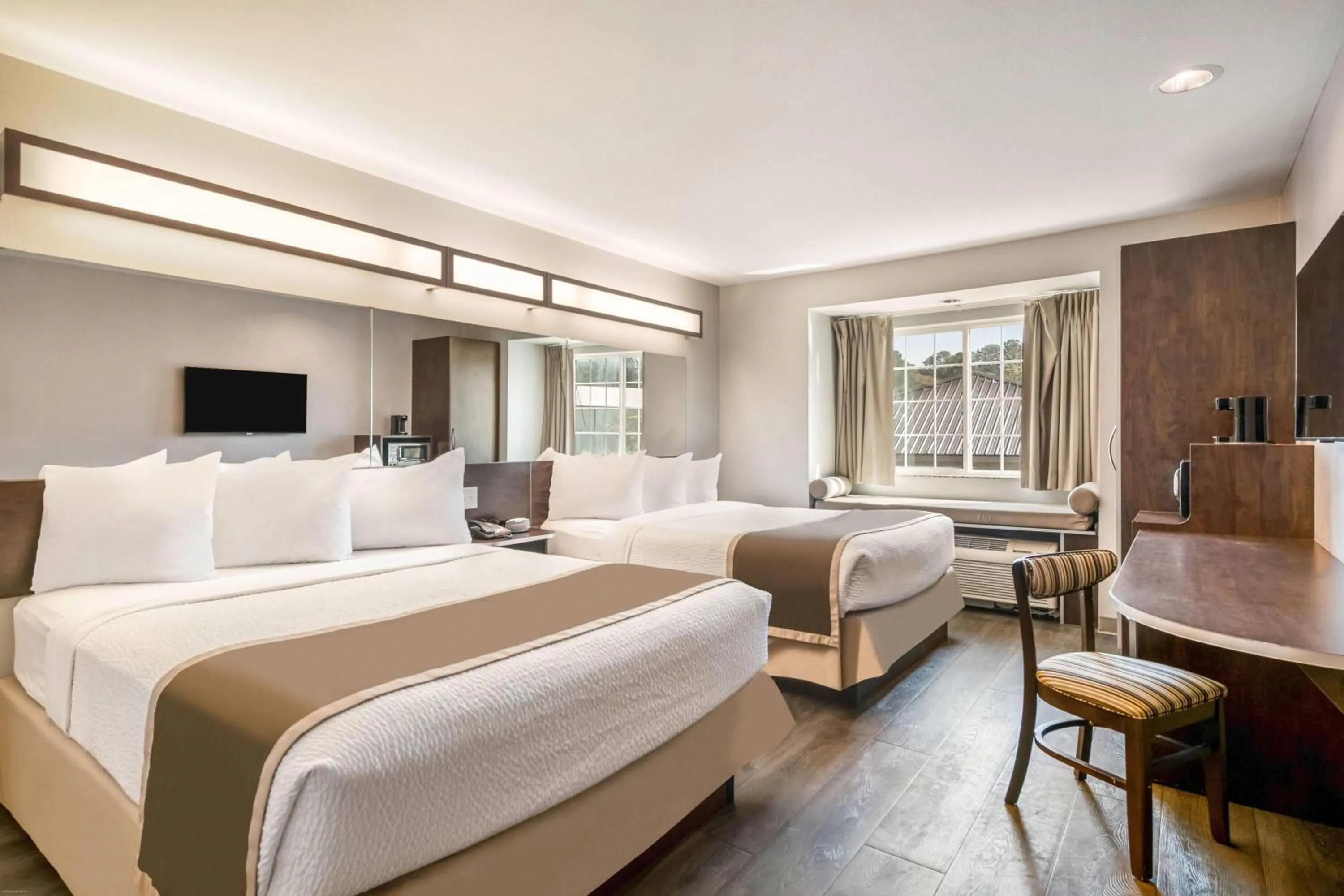 Bed in Microtel Inn & Suites by Wyndham Pearl River/Slidell