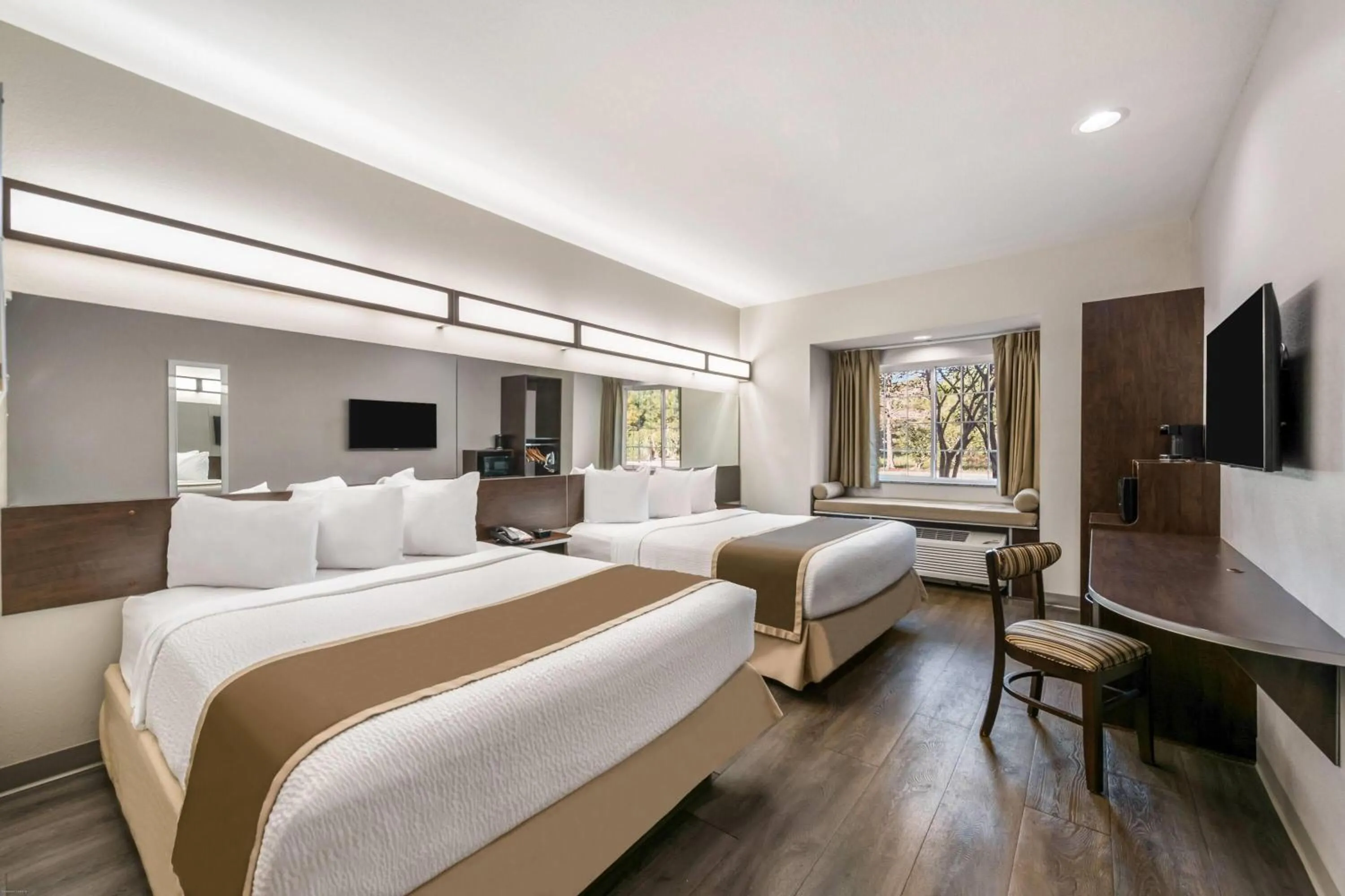 Bed in Microtel Inn & Suites by Wyndham Pearl River/Slidell