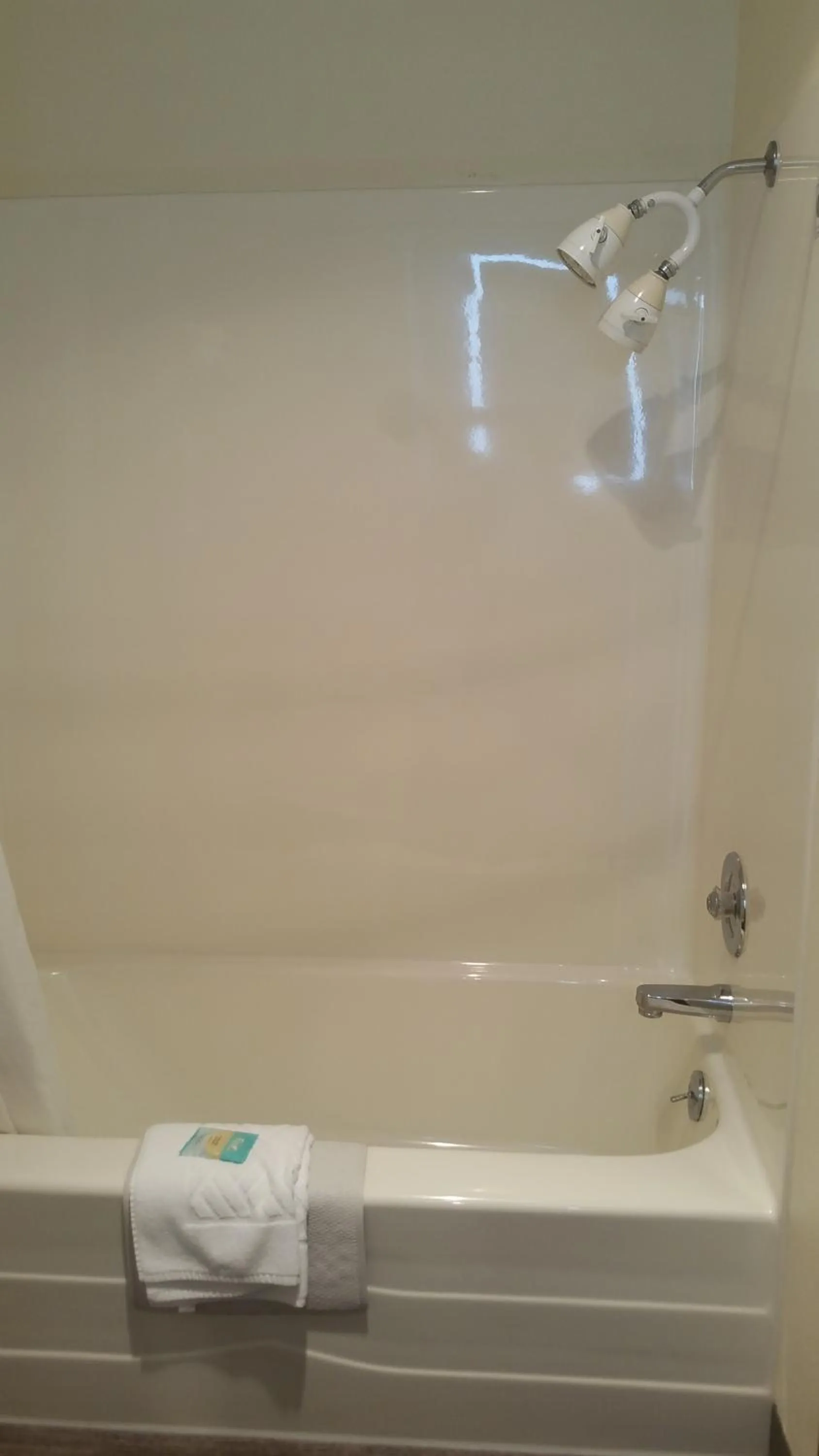 Shower in Tradewinds Motel