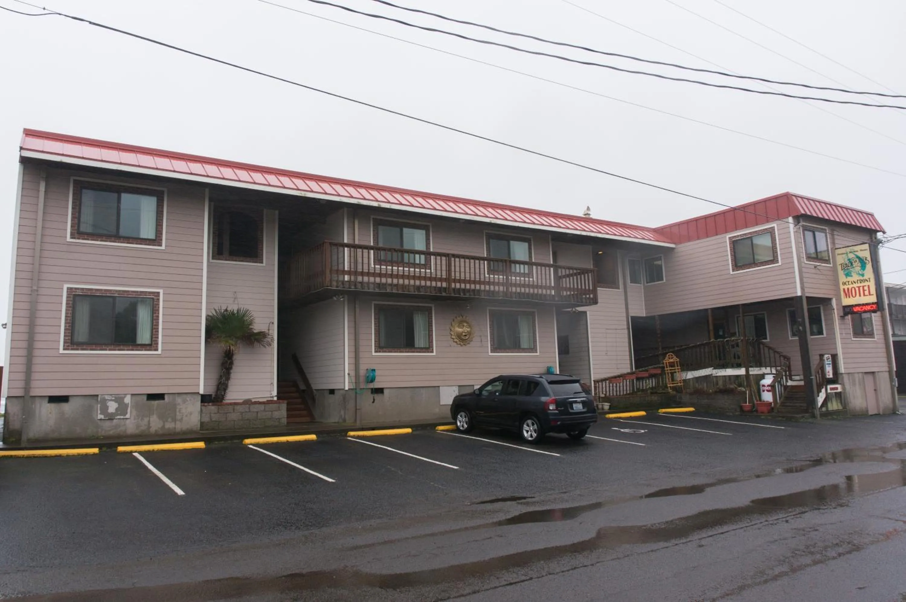 Facade/entrance in Tradewinds Motel
