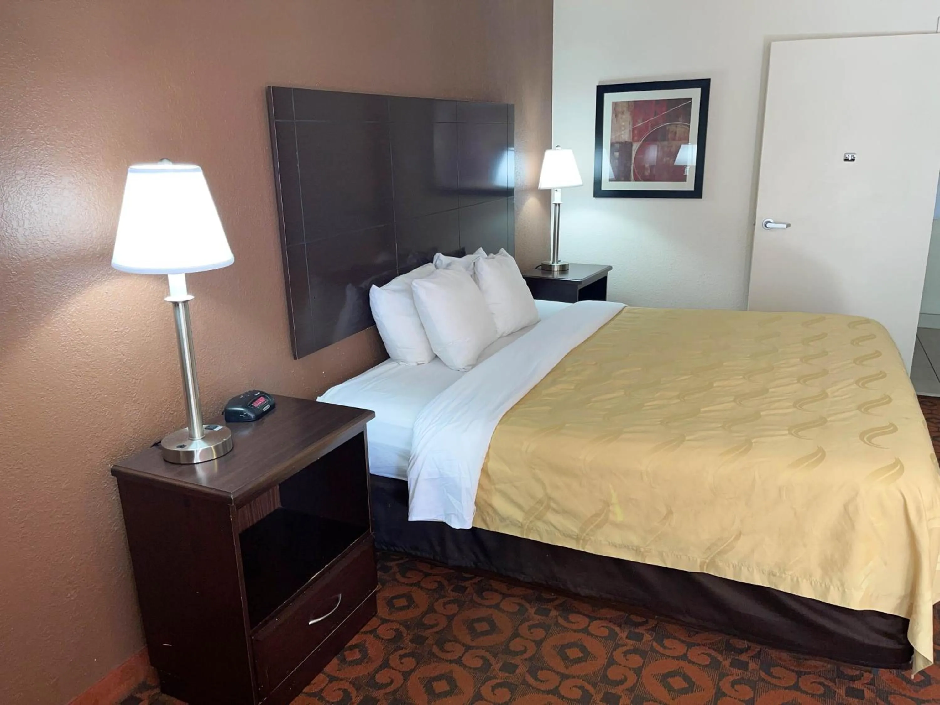 Bed in Motel 6 Oklahoma City OK Fairgrounds West