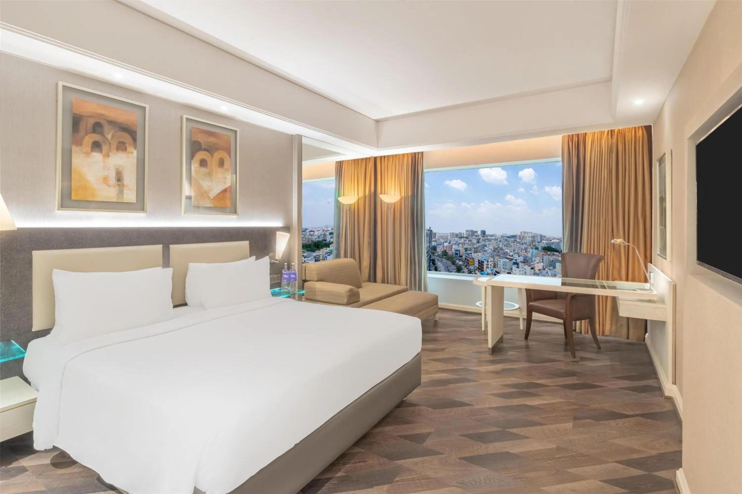 Bedroom, Bed in Radisson Hyderabad Hitec City