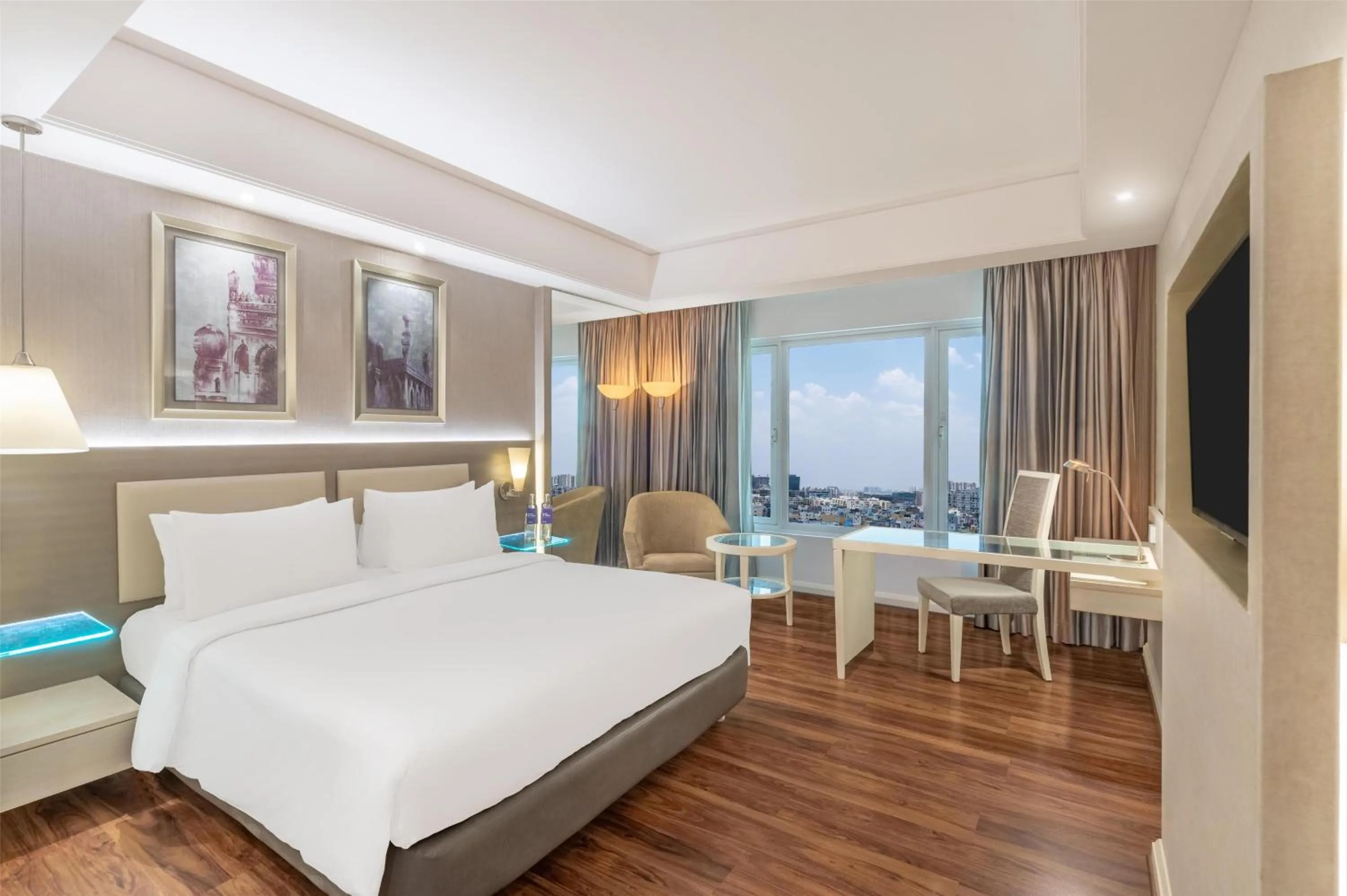 Bedroom, Bed in Radisson Hyderabad Hitec City