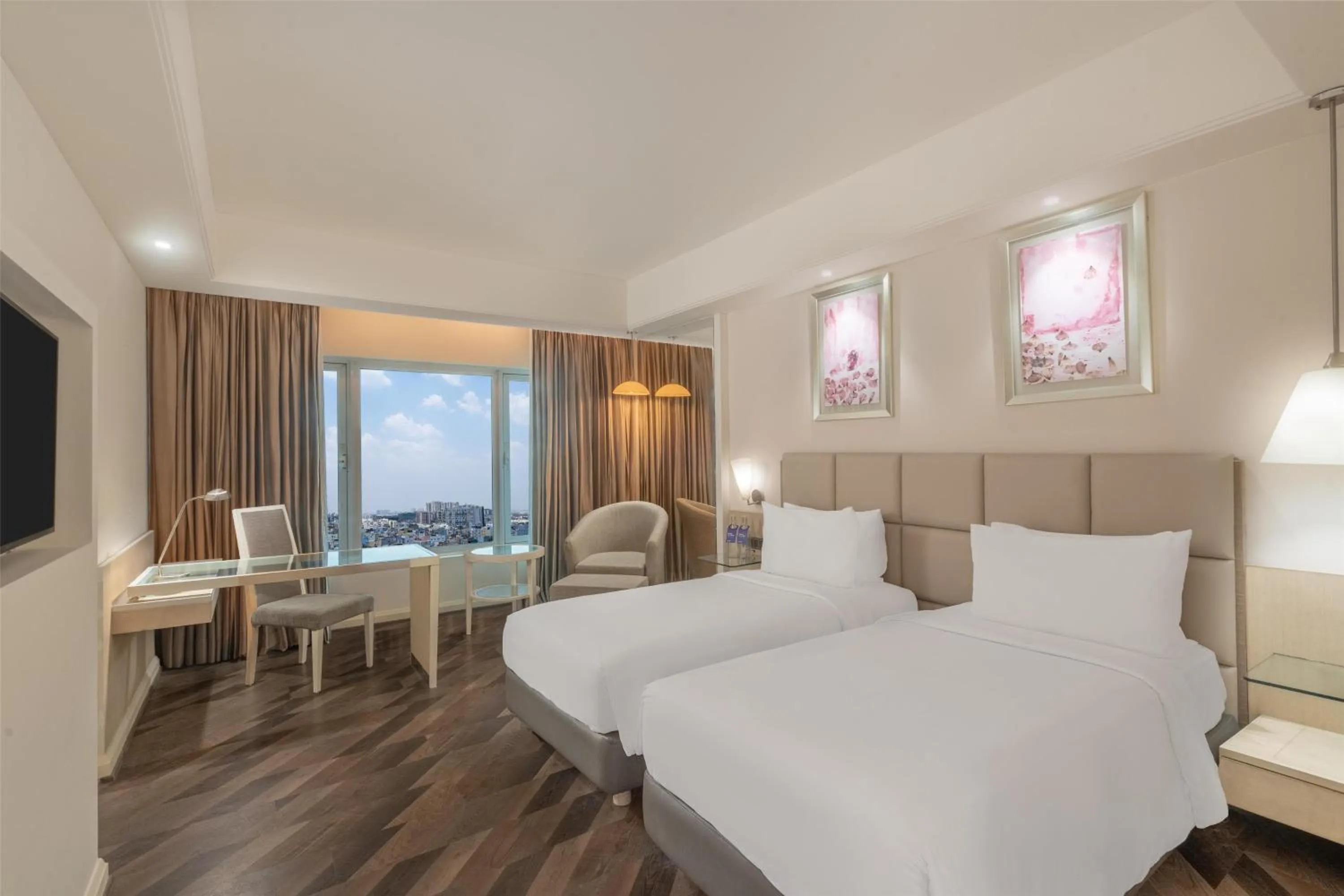 Bedroom, Bed in Radisson Hyderabad Hitec City