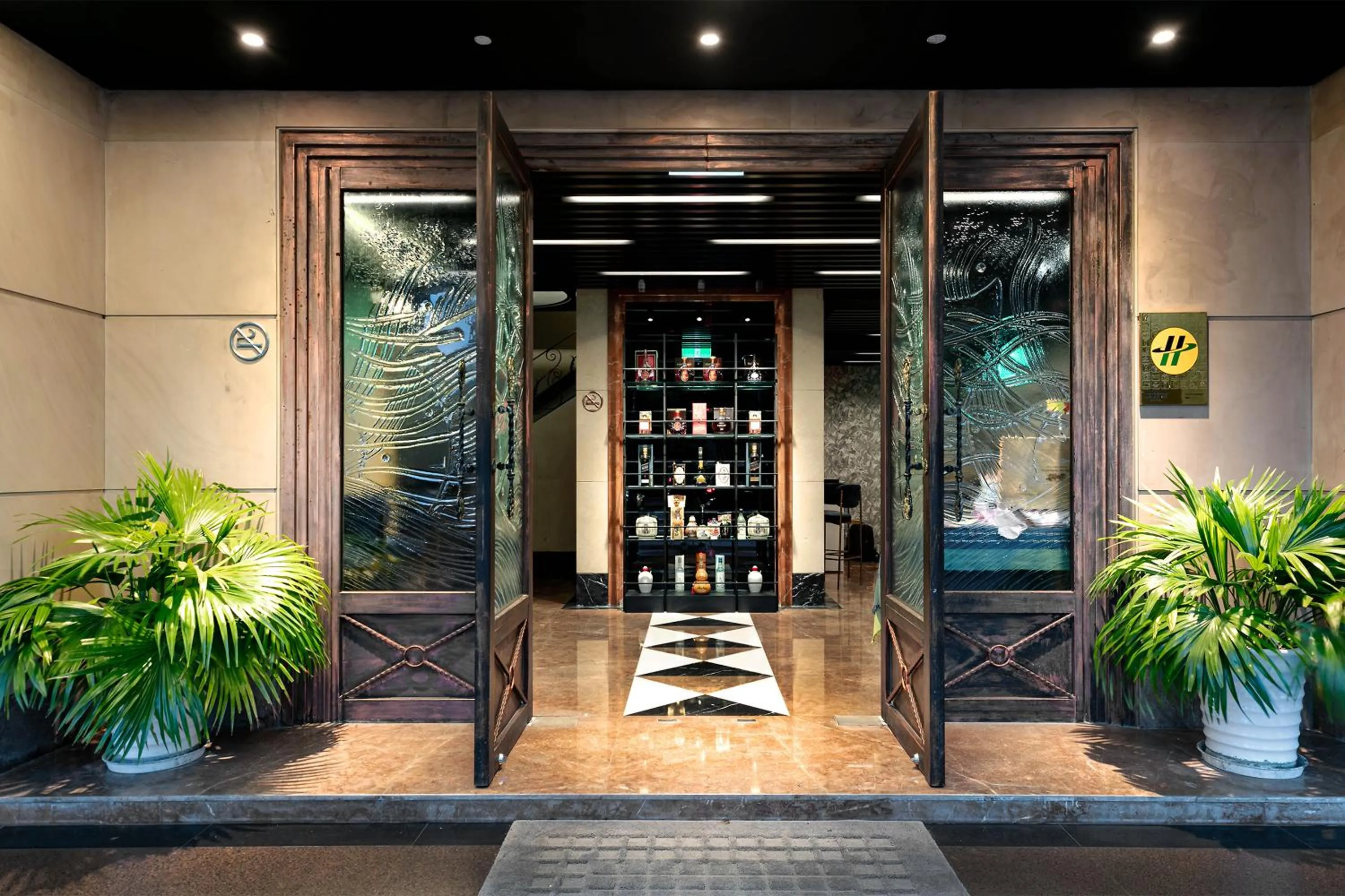 Facade/entrance in Dolamanco Hotel