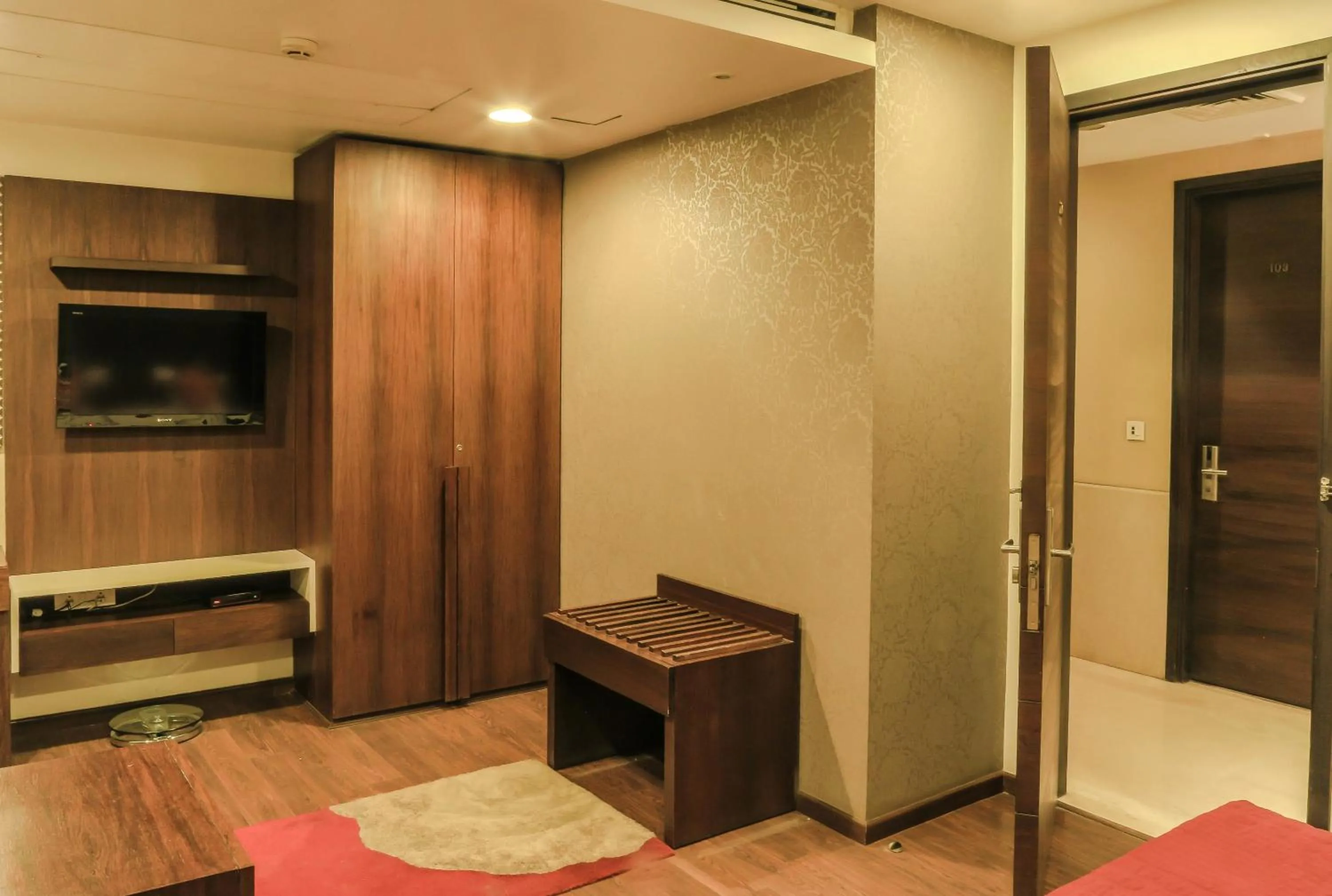 TV and multimedia in The Nanee Suites