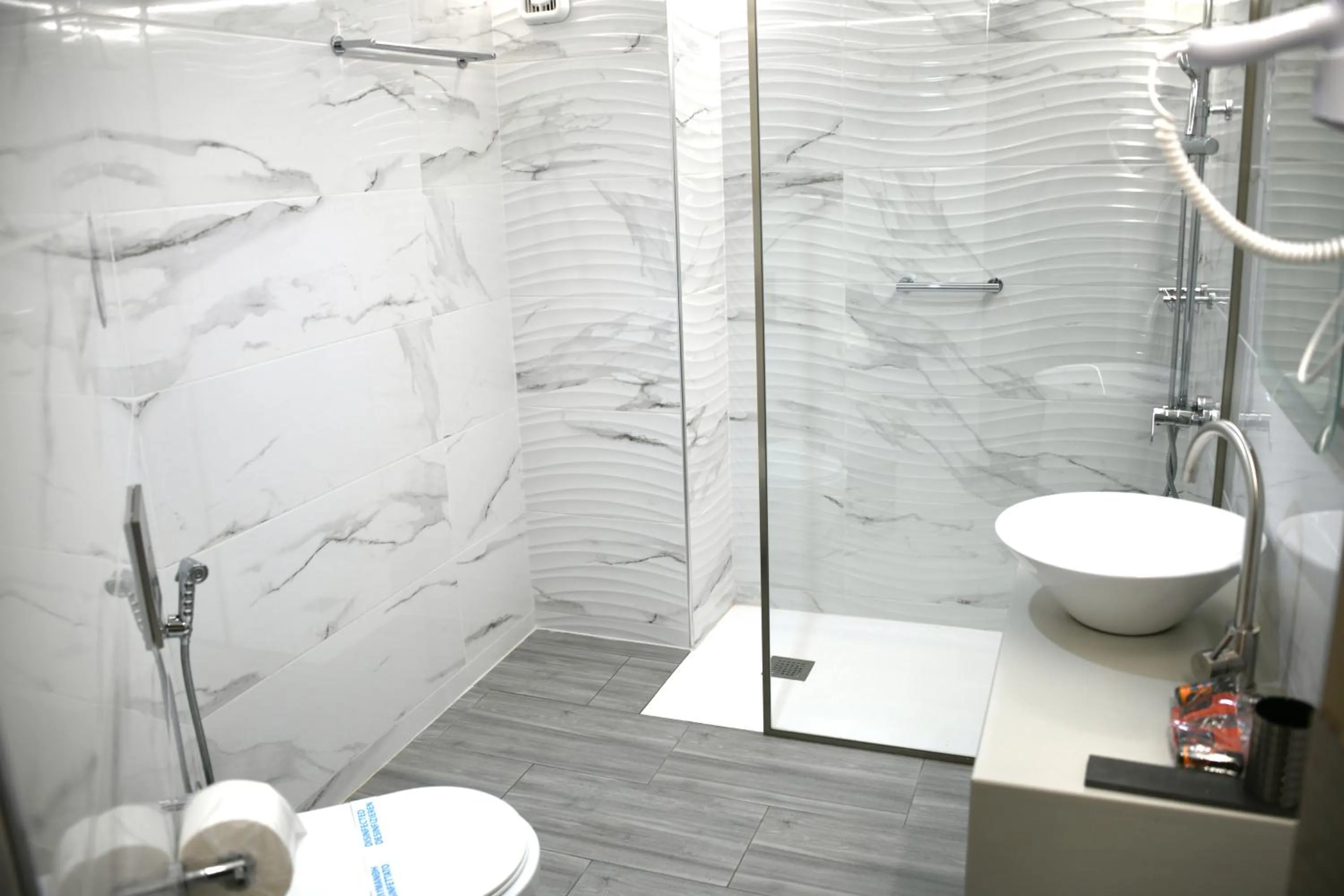 Shower in Klinakis Beach Hotel