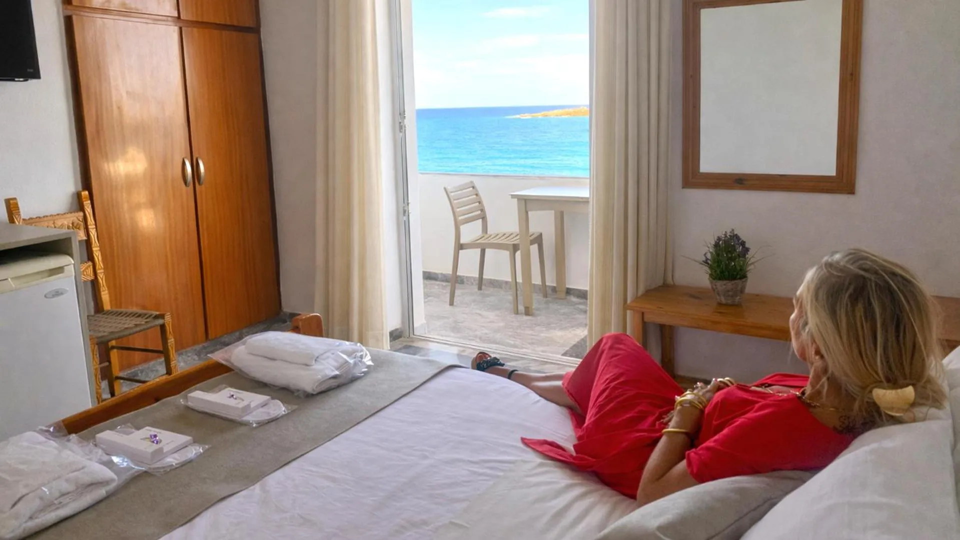 Bed in Klinakis Beach Hotel