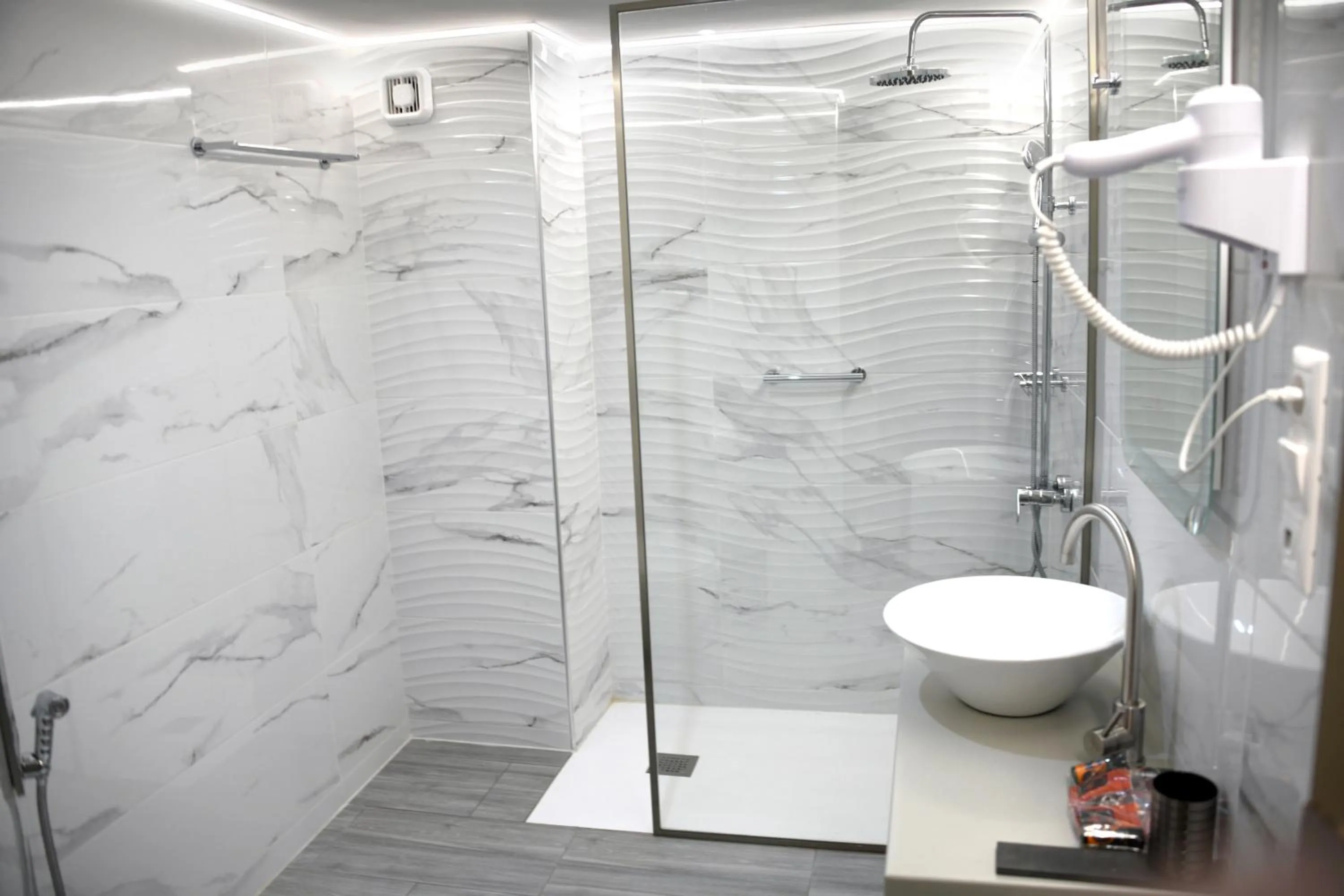 Shower in Klinakis Beach Hotel