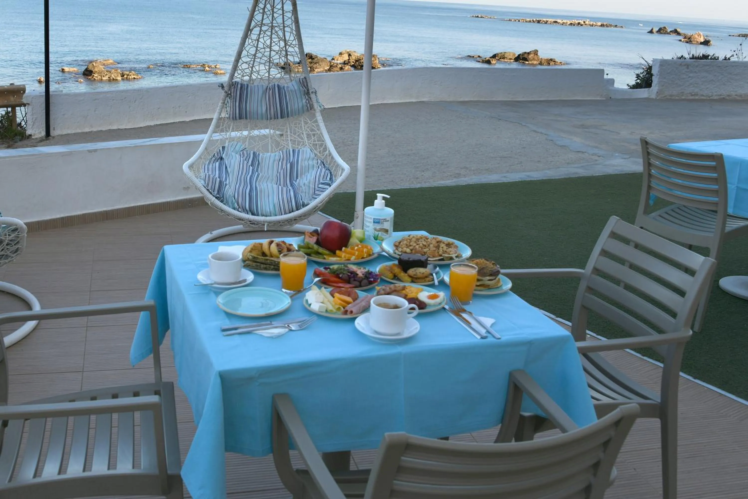 Restaurant/places to eat in Klinakis Beach Hotel