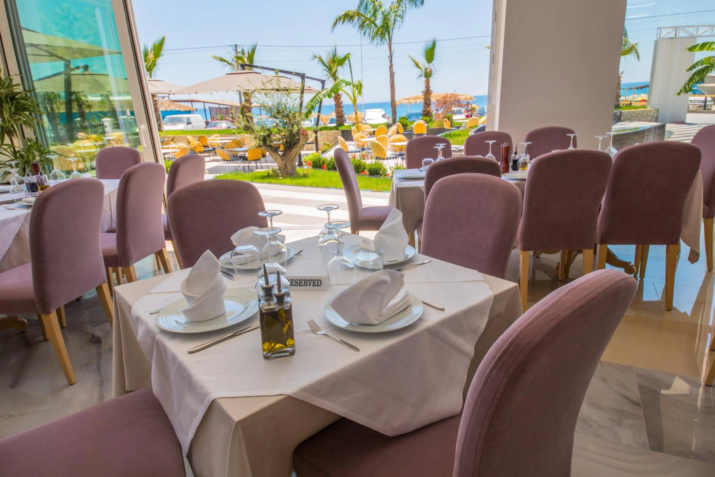 Restaurant/places to eat in Sole Luna Hotel