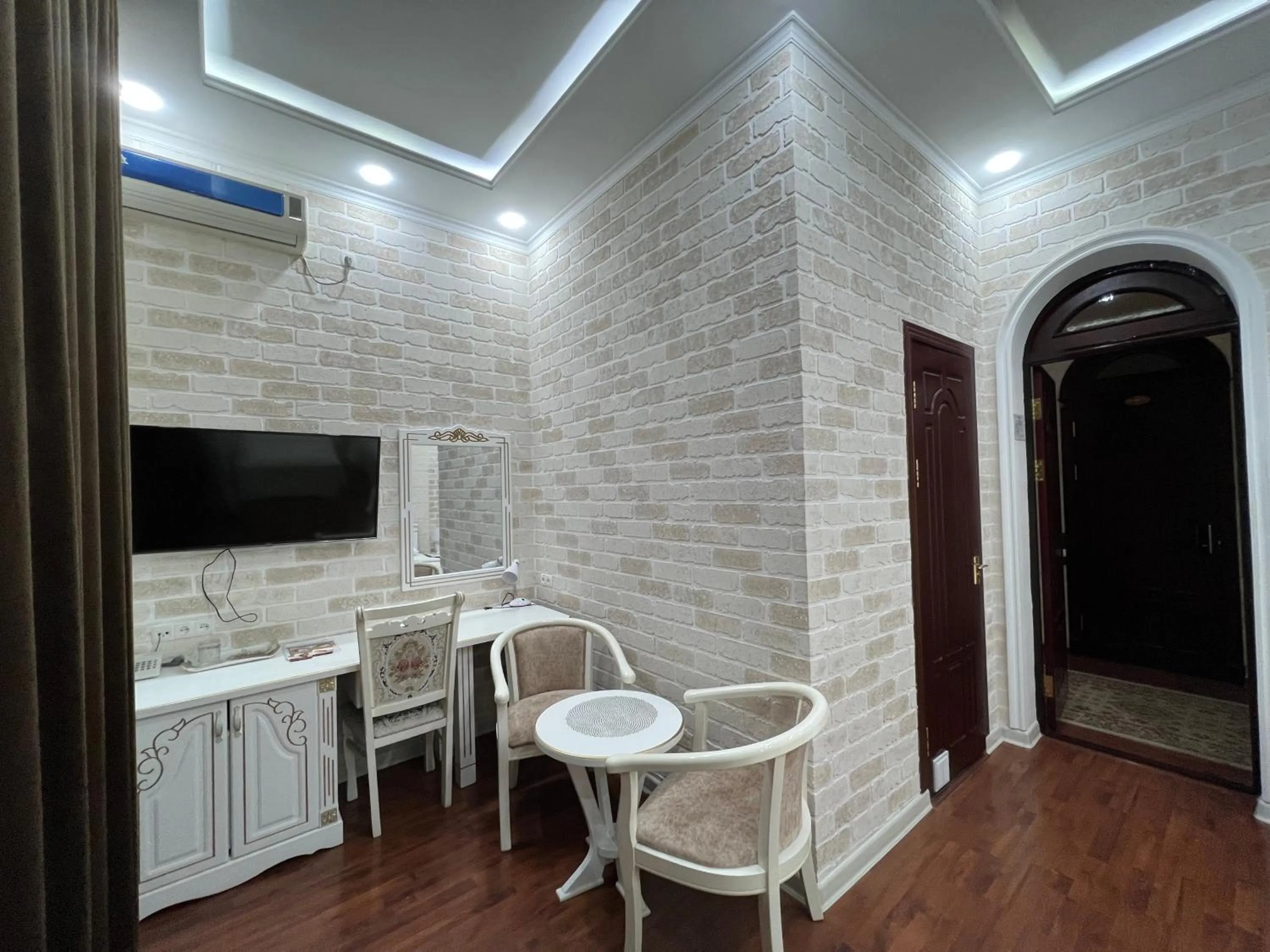 Photo of the whole room in Ideal Hotel