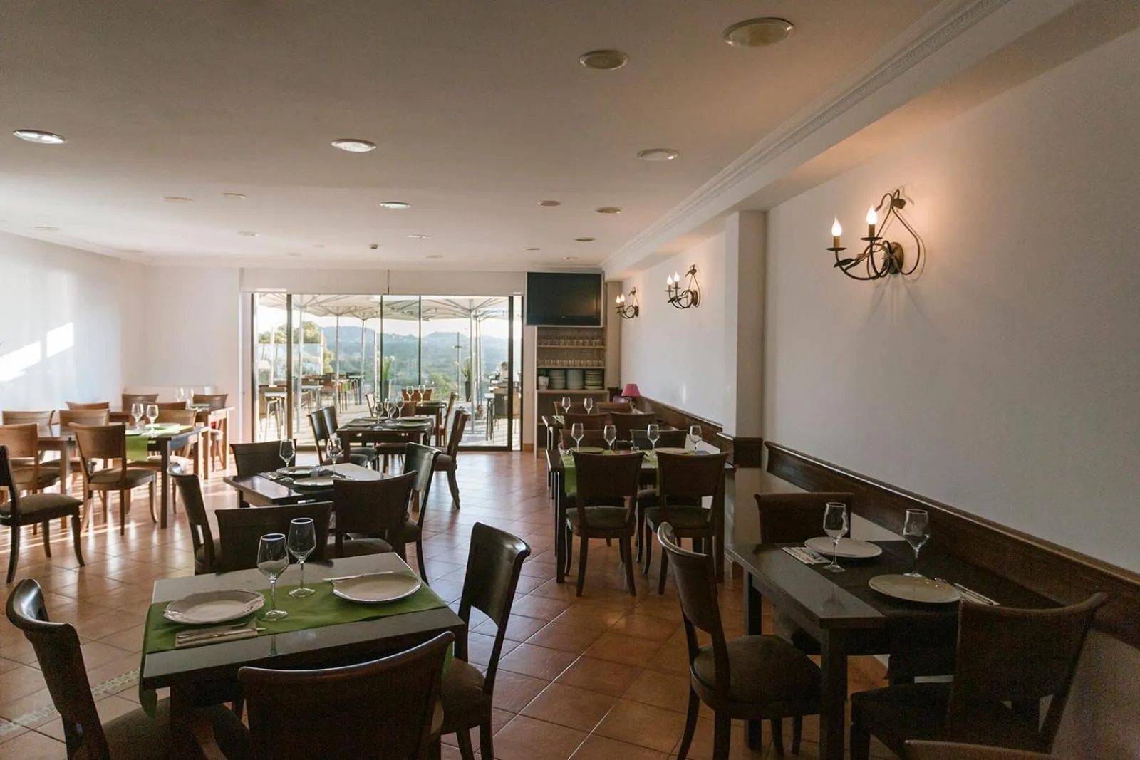 Restaurant/places to eat in Hotel O Castro