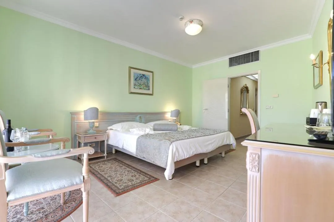 Bed in Marina Frapa Resort Rogoznica