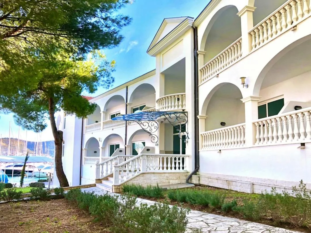 Marina Frapa Resort Rogoznica