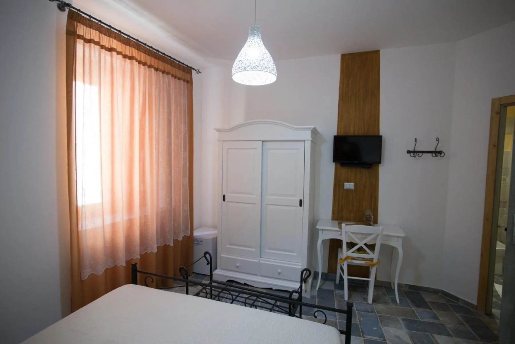 Photo of the whole room, Bed in Coraje Room & Breakfast