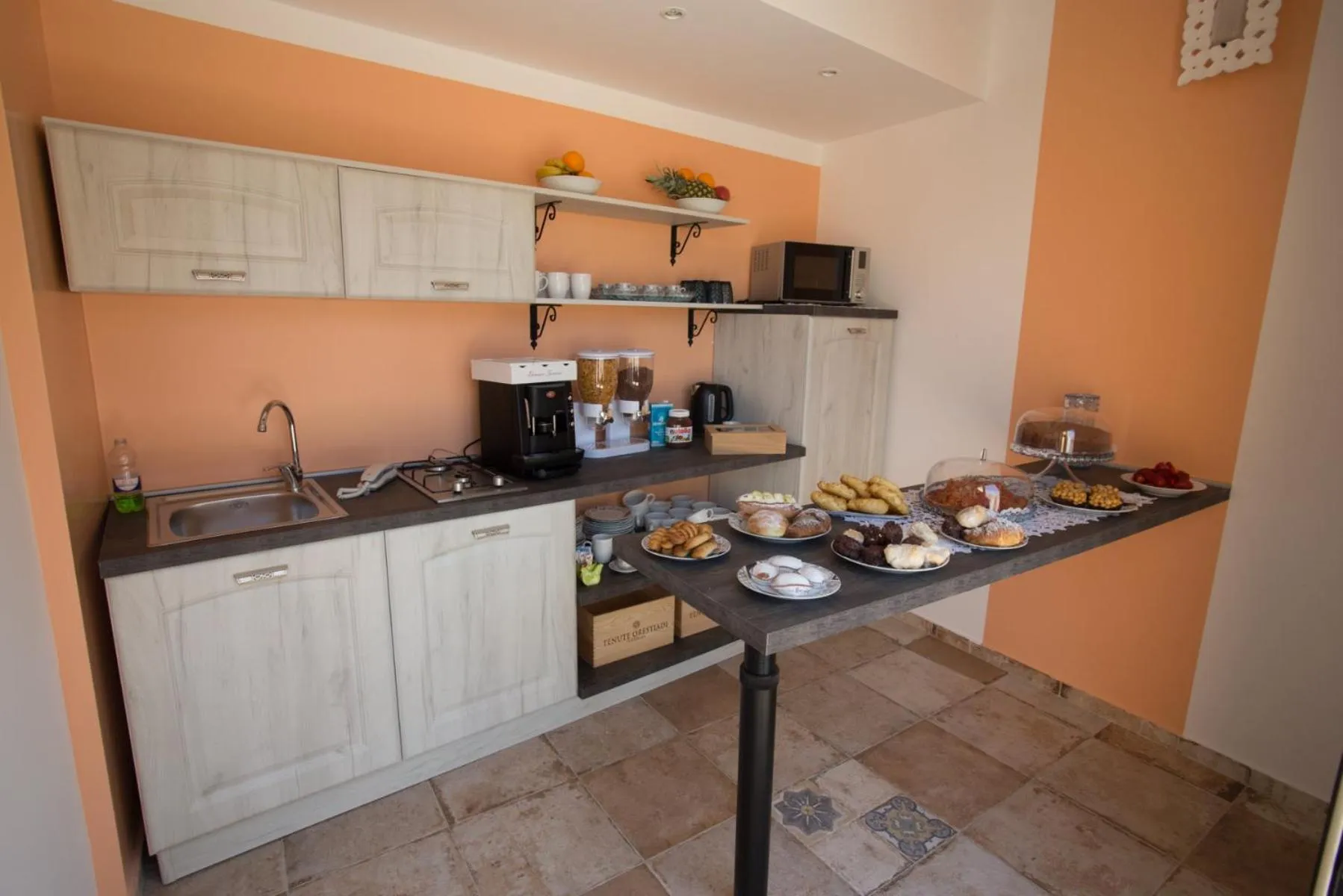 Breakfast in Coraje Room & Breakfast