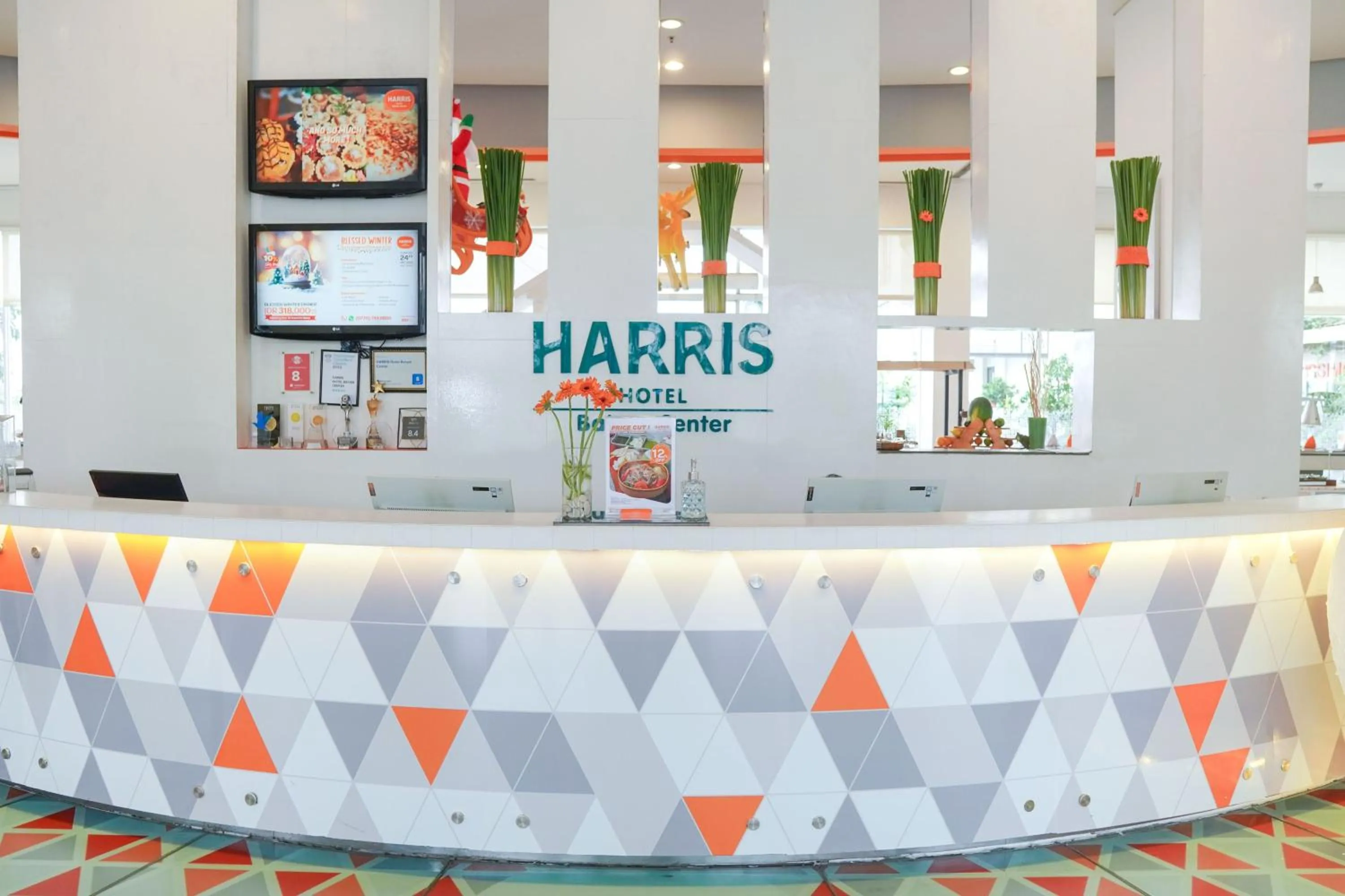Lobby or reception in HARRIS Hotel Batam Center