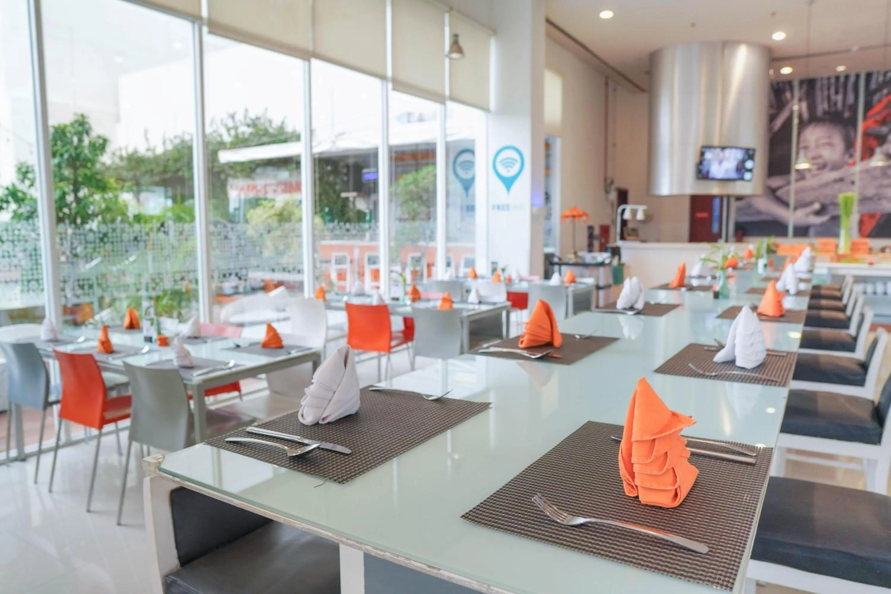 Restaurant/places to eat in HARRIS Hotel Batam Center