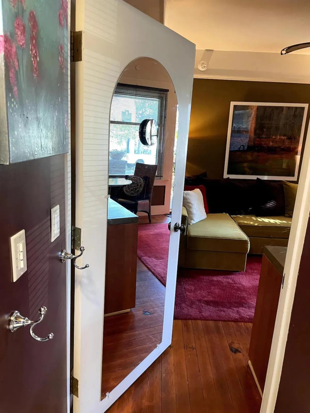 Photo of the whole room in The 3 Dux