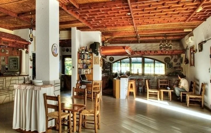 Restaurant/places to eat in Armonia Hotel