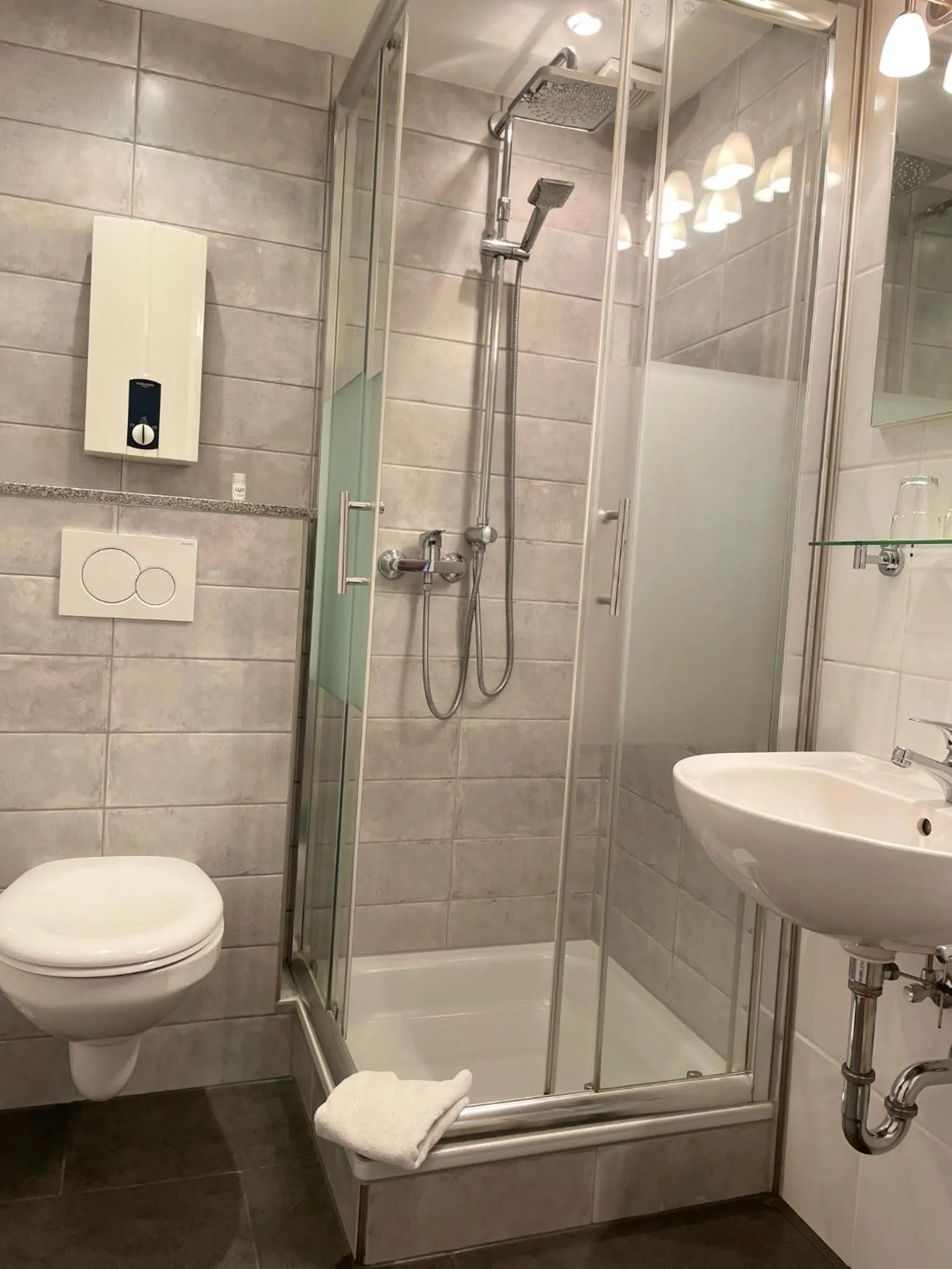 Shower in Apartmenthaus Sonnen