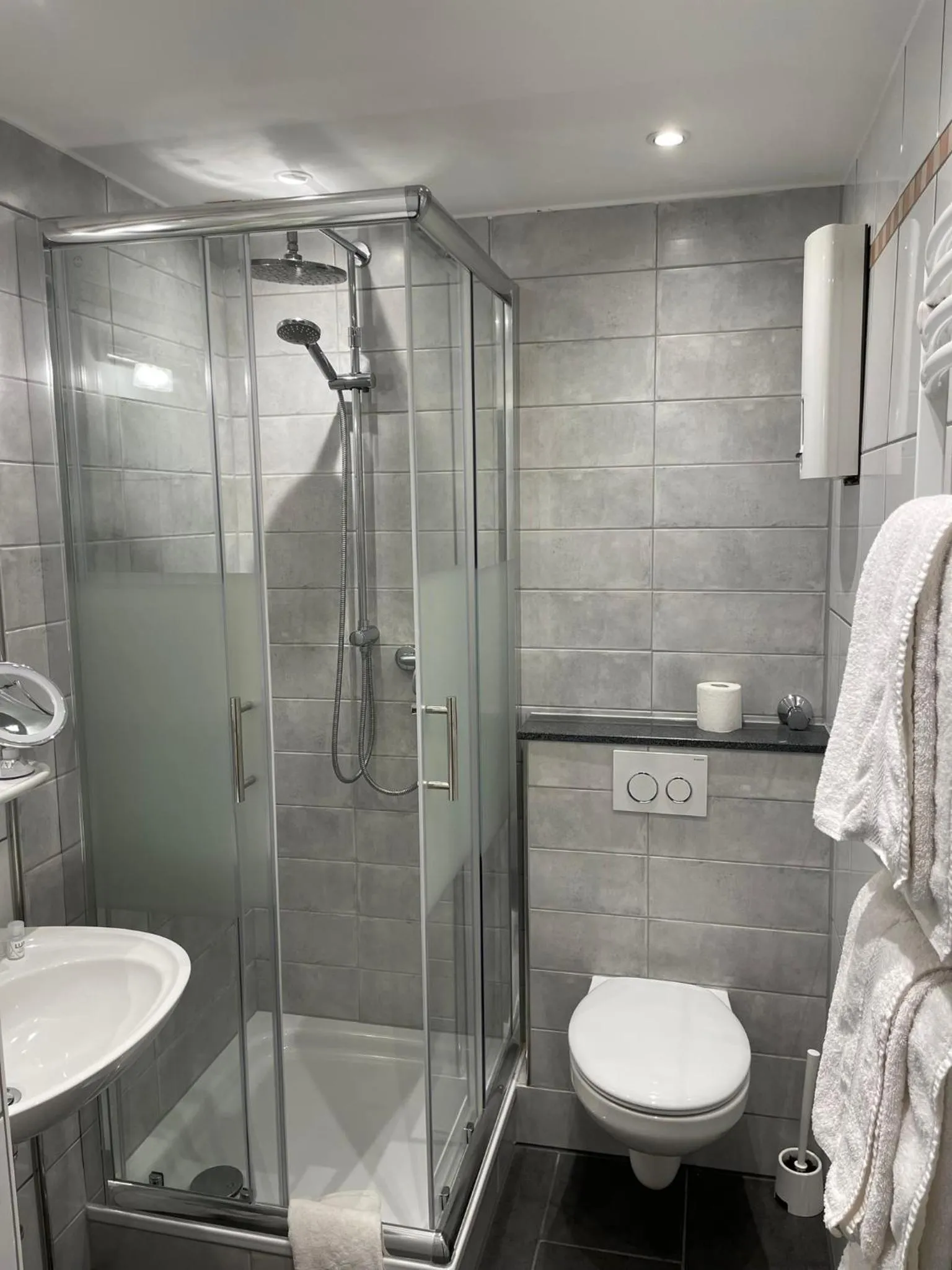 Shower in Apartmenthaus Sonnen