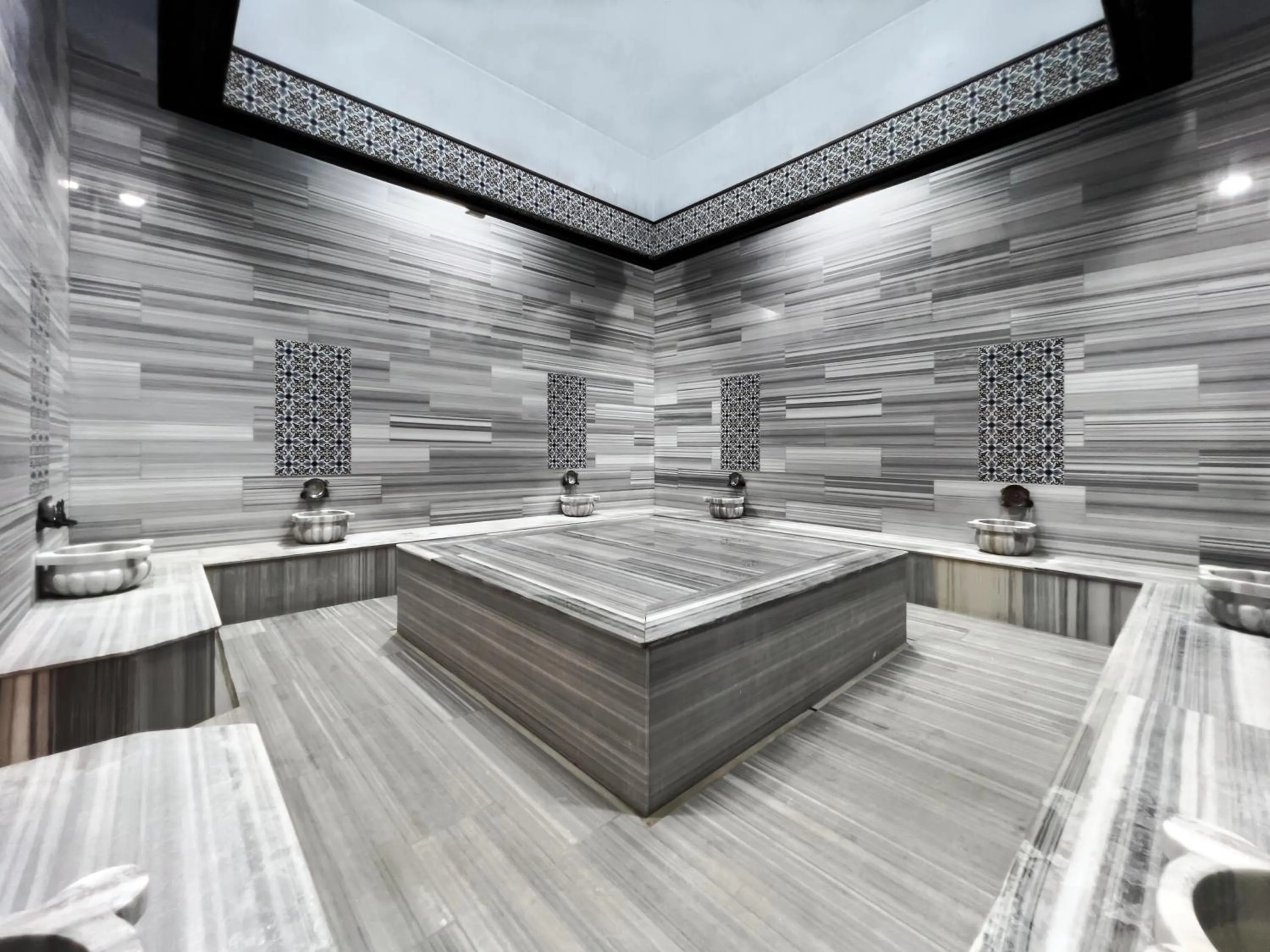 Public Bath in Spa Hotel Colossae Thermal