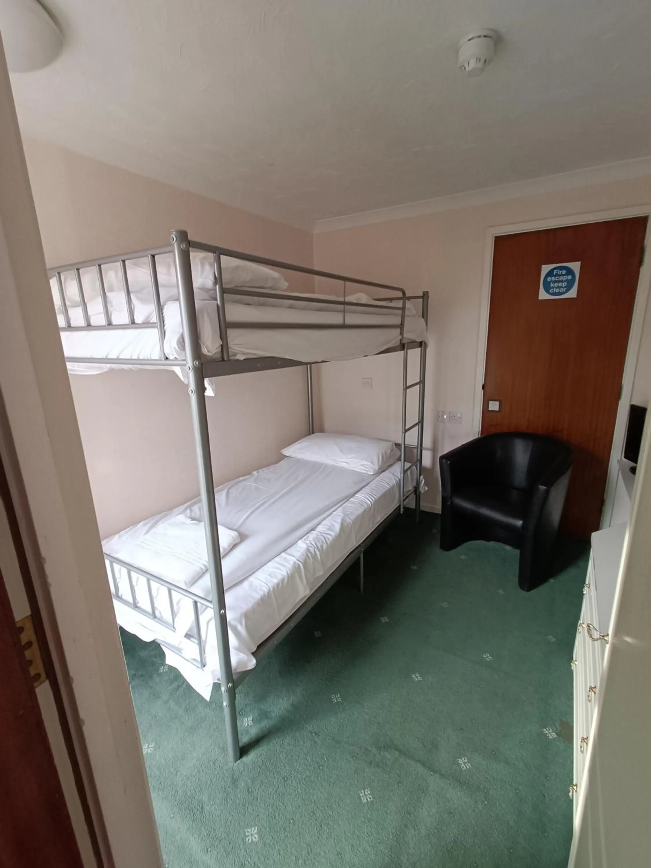 bunk bed, Bed in Palm Court Hotel