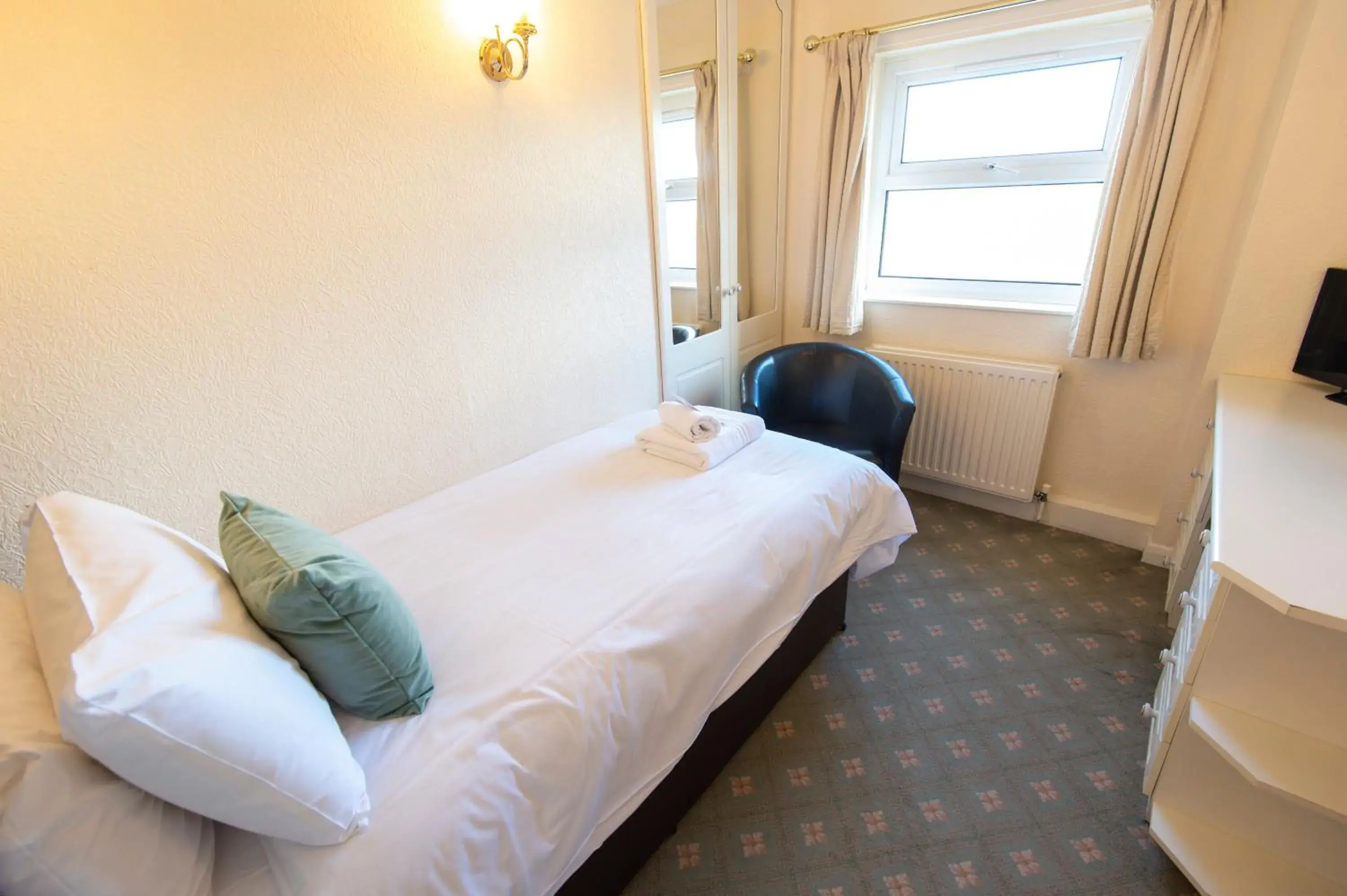 Single Room in Palm Court Hotel Single Room in Palm Court Hotel