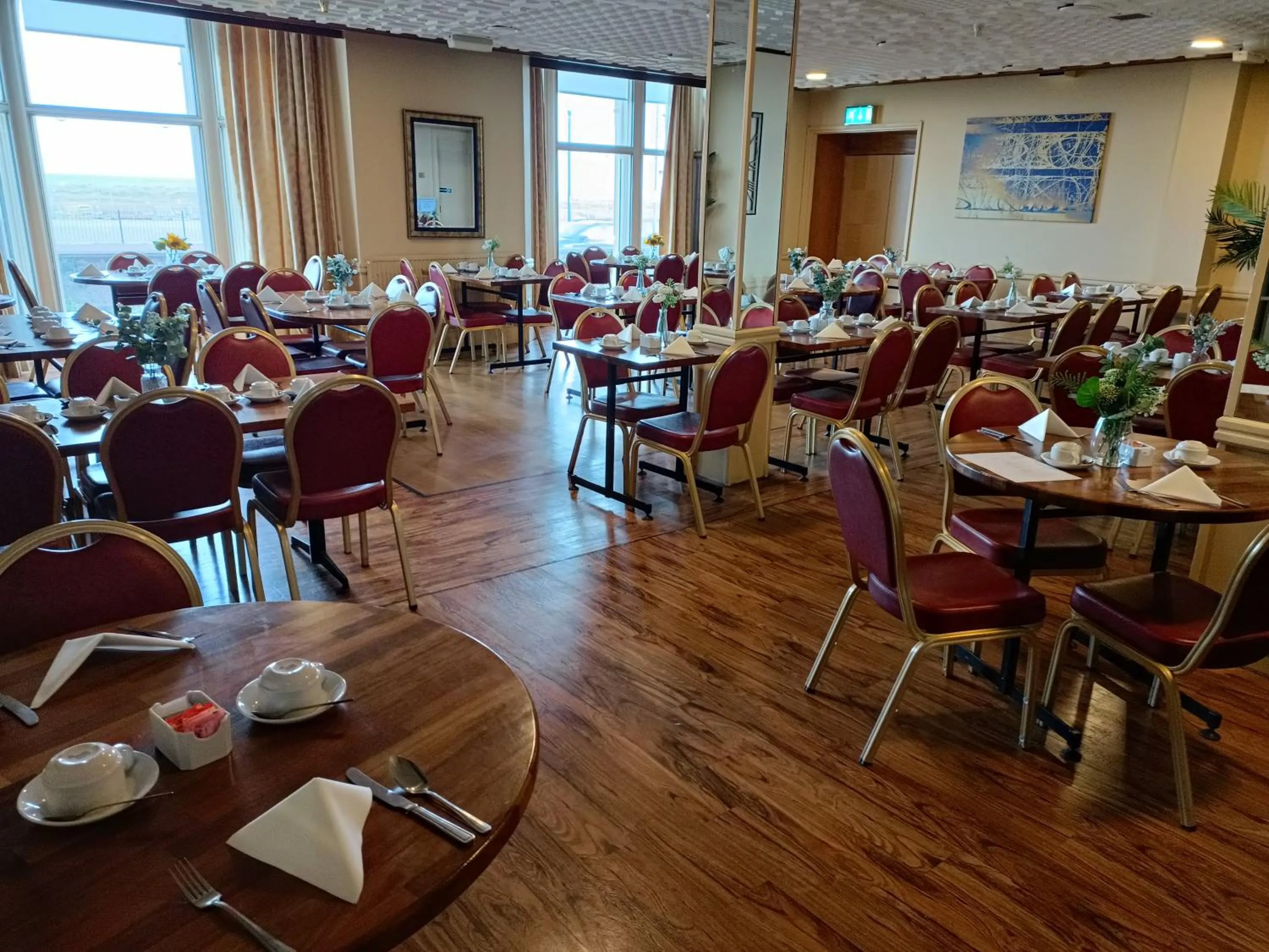 Dining area in Palm Court Hotel