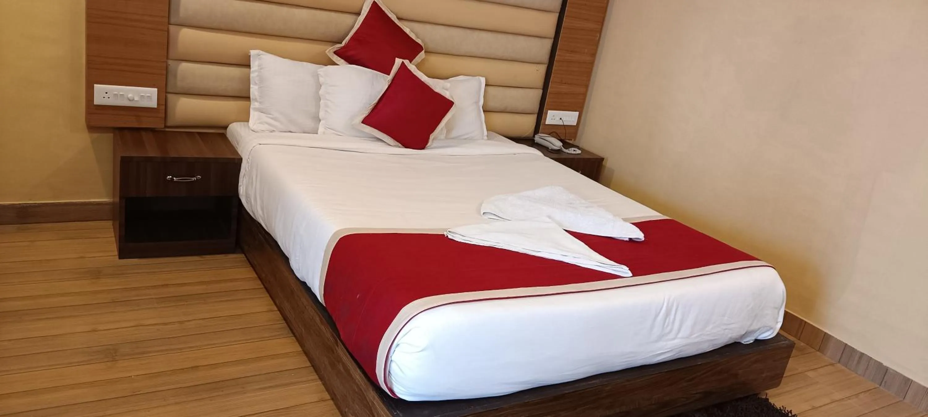 Bedroom, Bed in Joye Grand Hotel