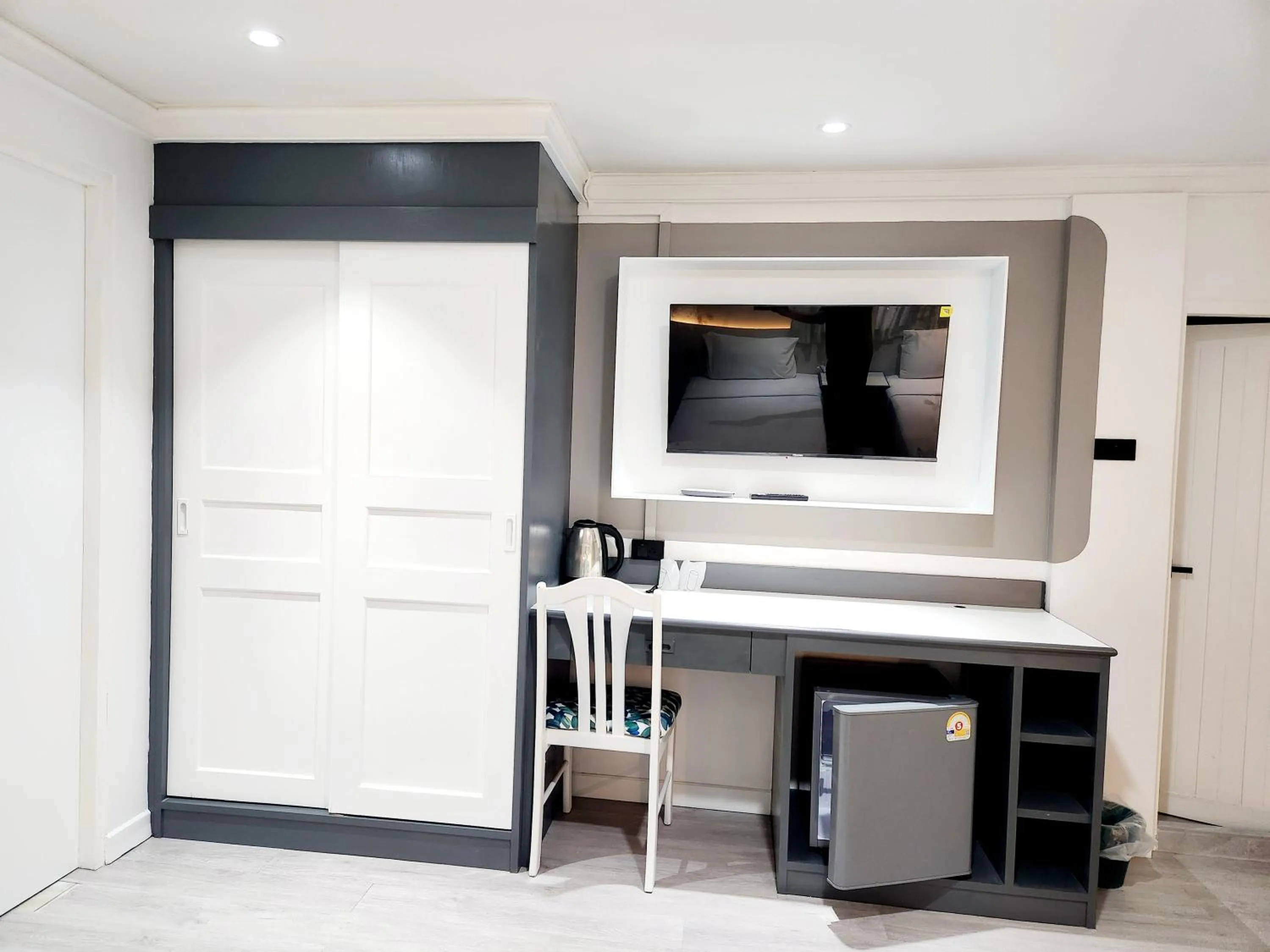 TV and multimedia in The Green Mansion Hotel - Patong Beach