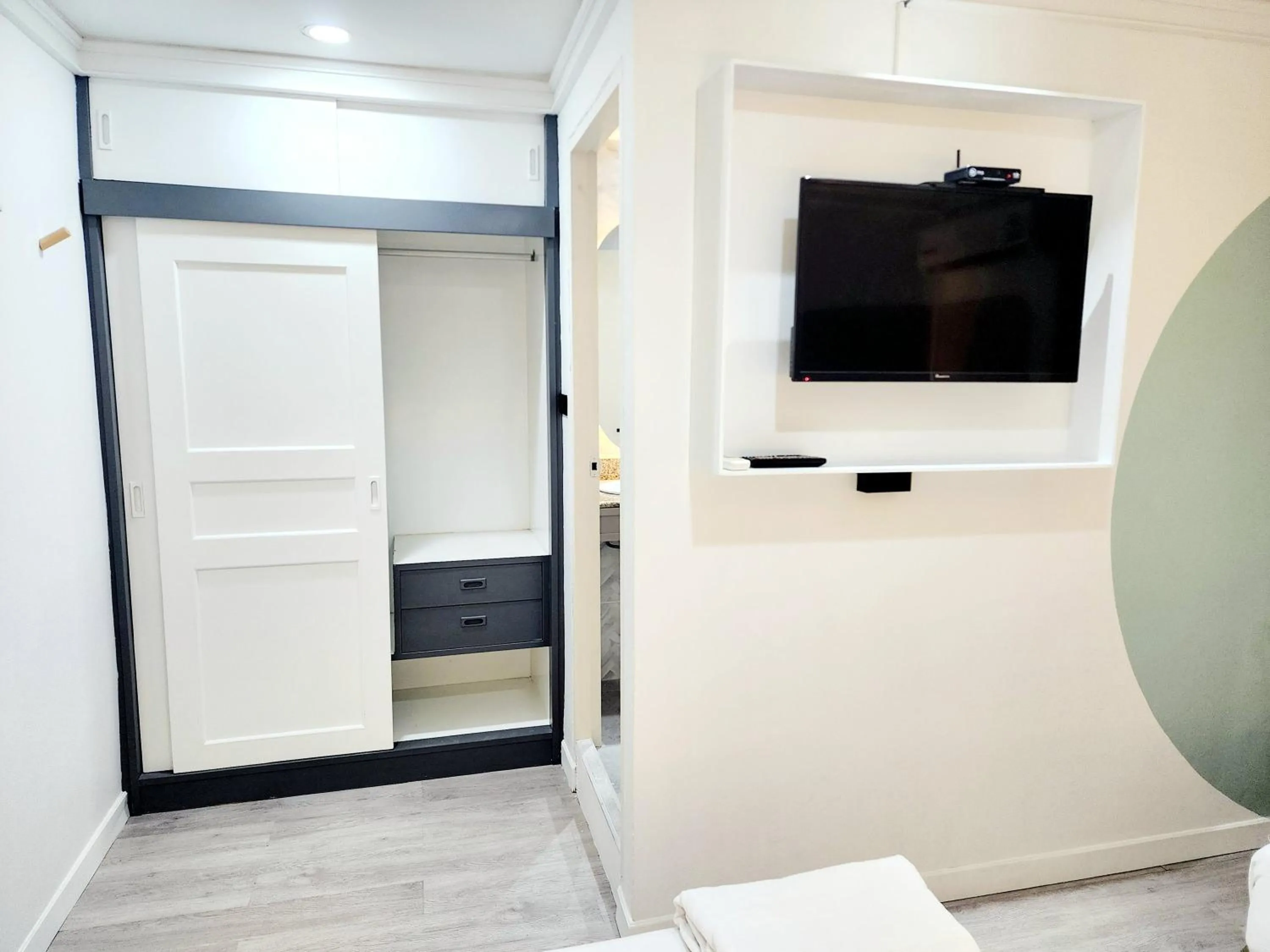 TV and multimedia in The Green Mansion Hotel - Patong Beach