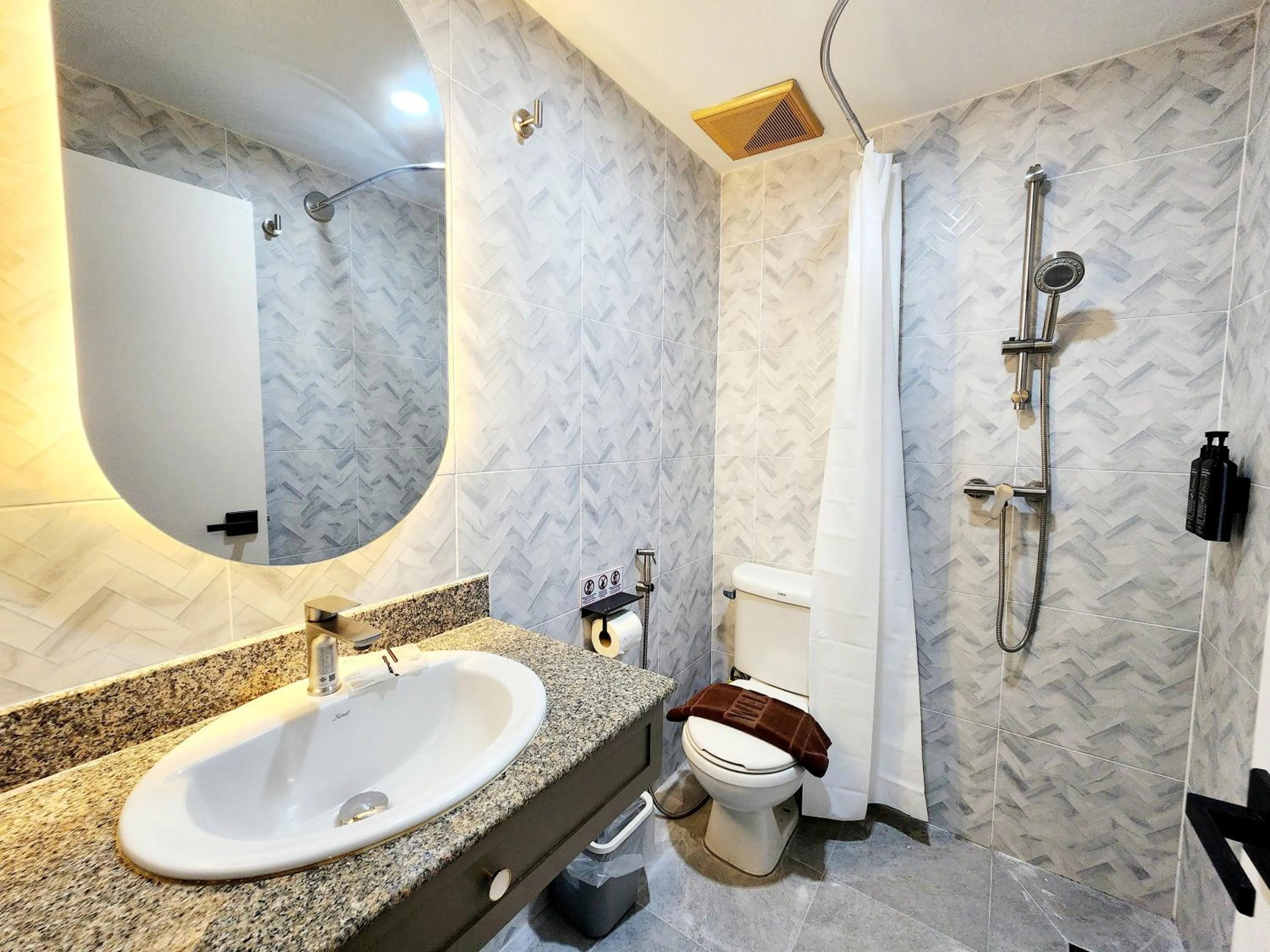 Shower in The Green Mansion Hotel - Patong Beach