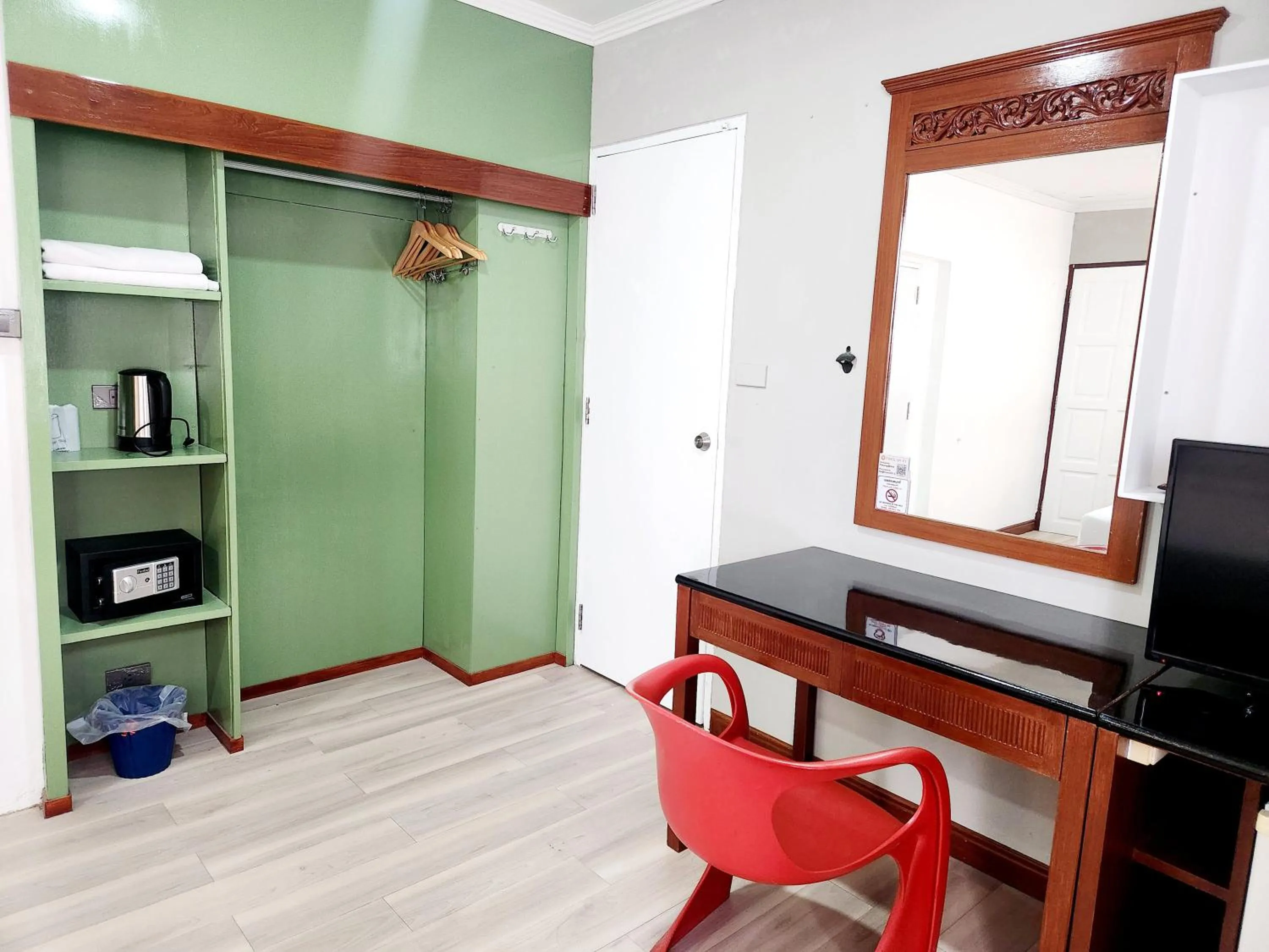 TV and multimedia in The Green Mansion Hotel - Patong Beach