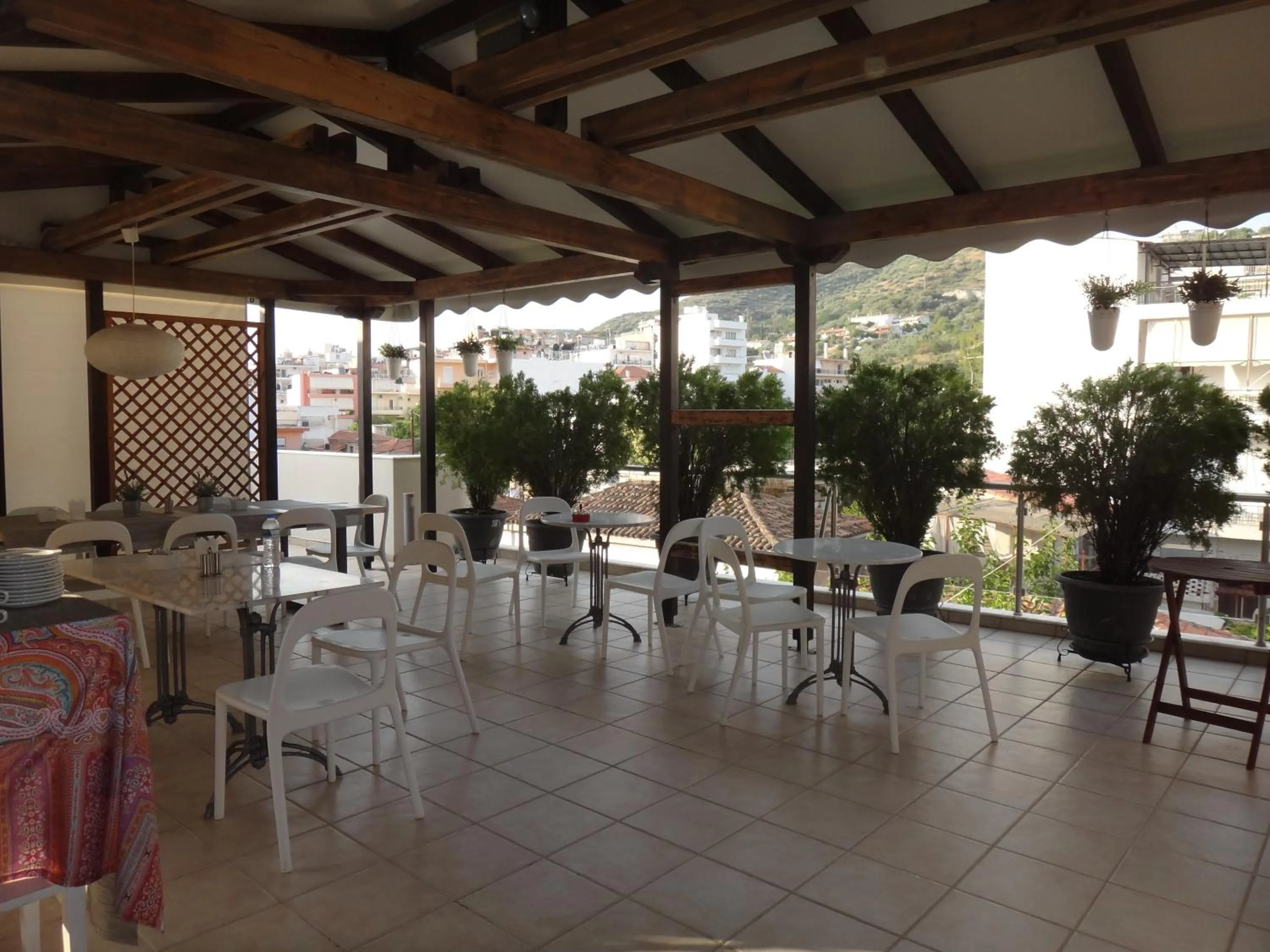 Restaurant/places to eat in Ilion Spa Hotel