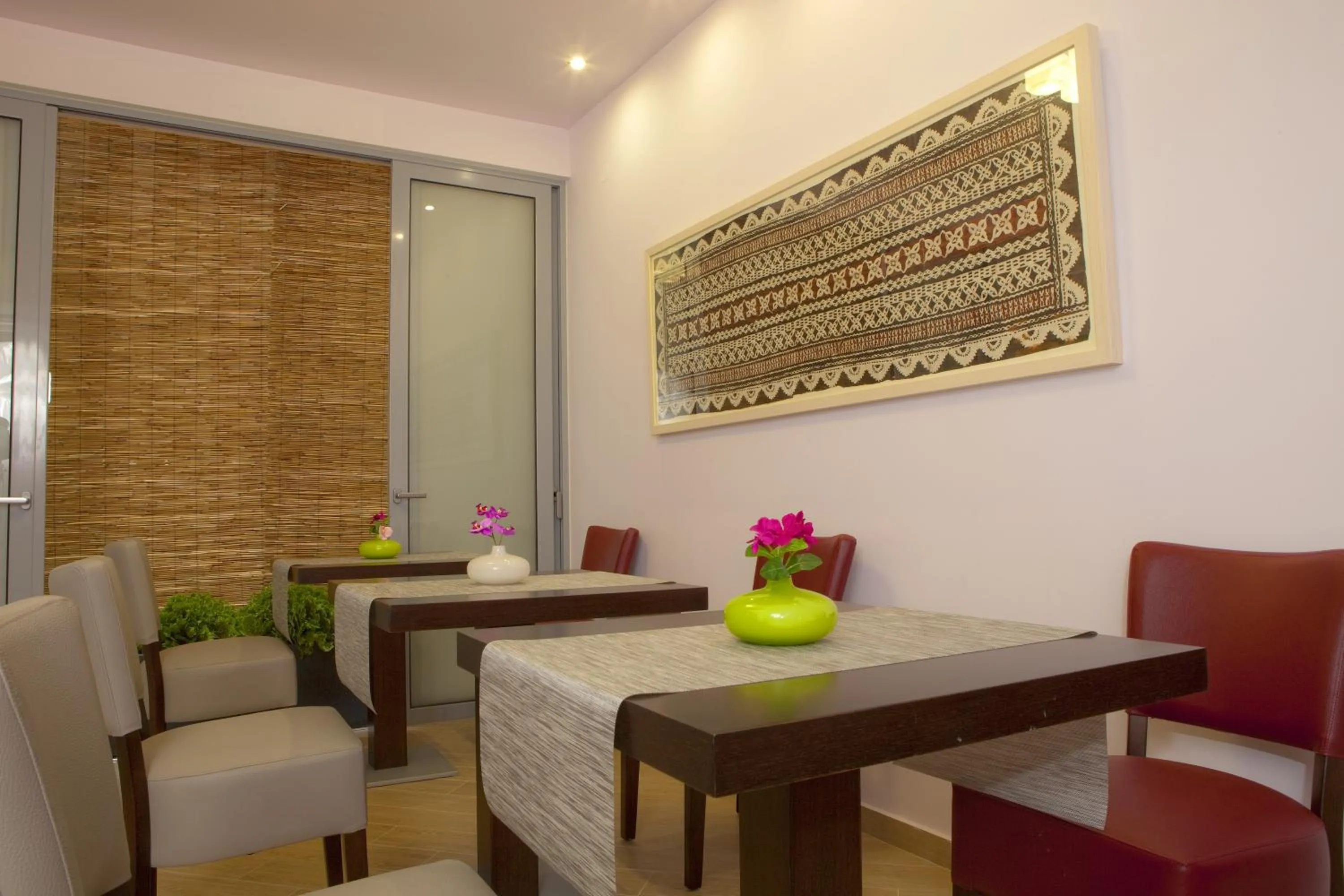 Restaurant/places to eat in Ilion Spa Hotel